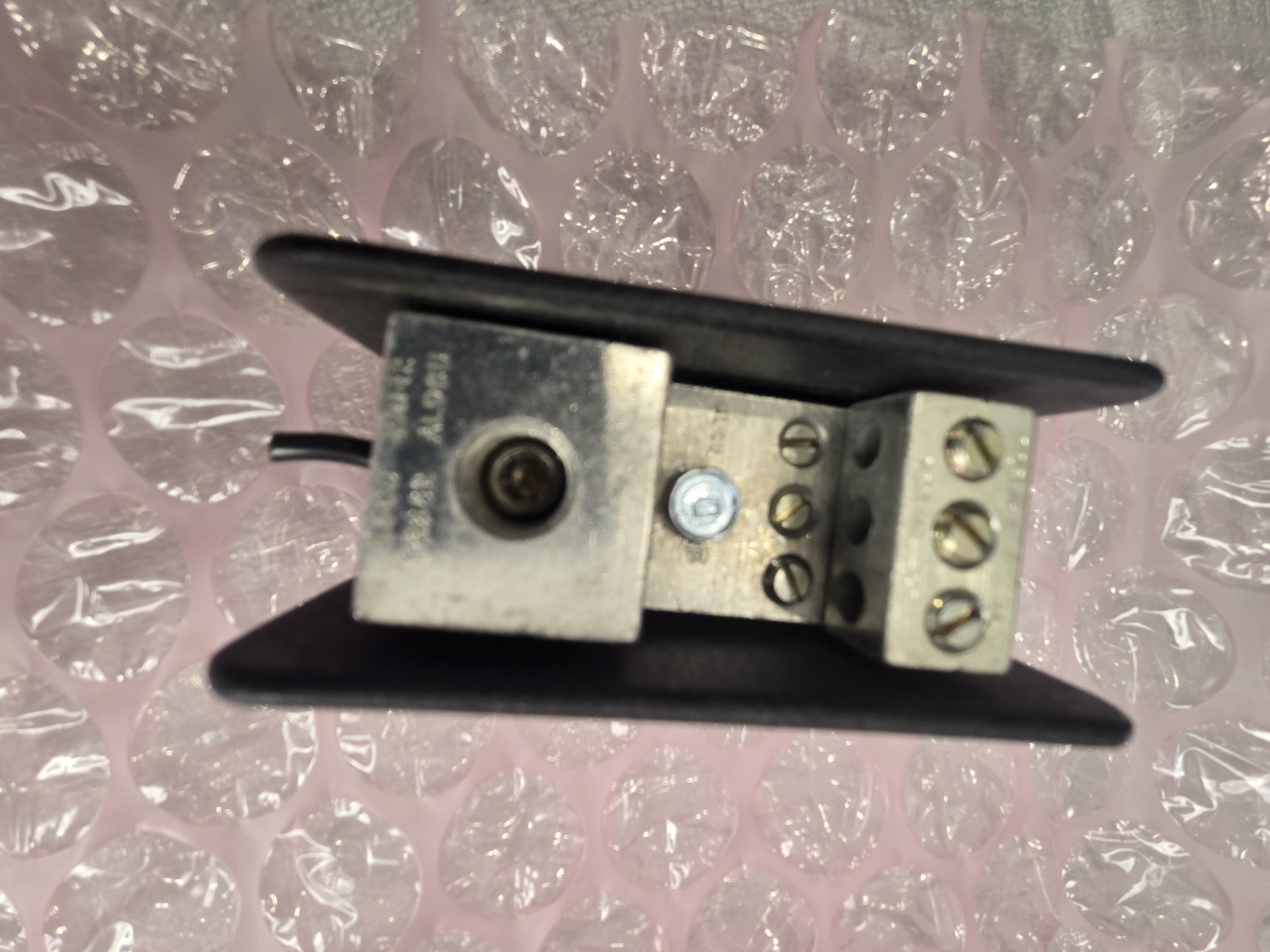 ILSCO PDB-26-2/0-1 POWER DISTRIBUTION BLOCK 350A 600V 1 POLE + One For Part