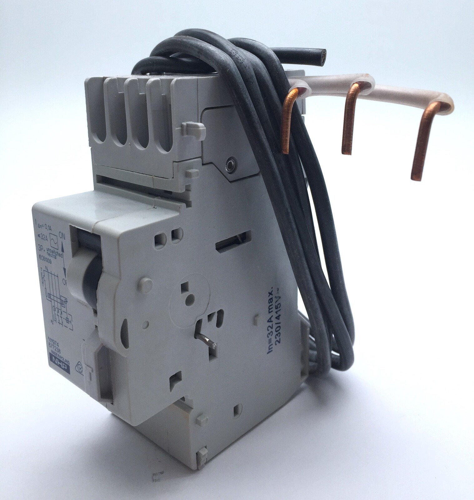 NHP 677238 DIN-SAFE Clip On 3P+N 32A 100mA AC 11974 M Module DSRCM321003PN