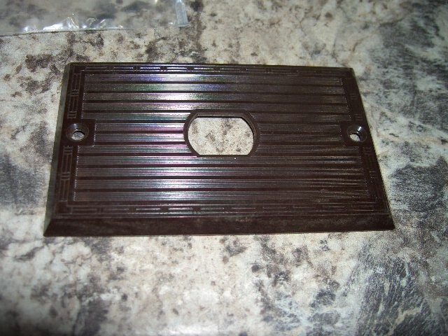 Vintage Bryant art deco cover plate vertical switch cover ribbed NO SCREWS