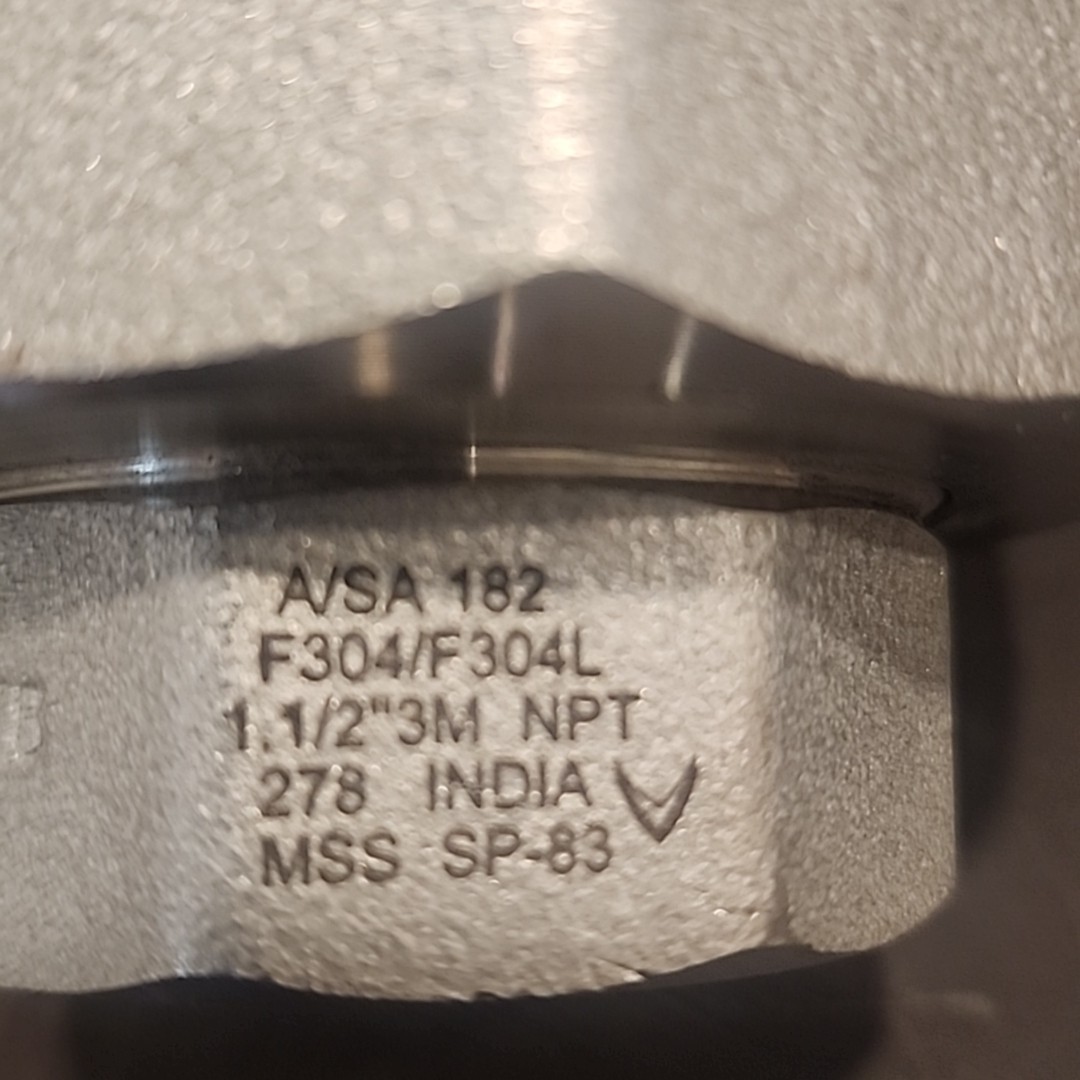 A/SA A182 F304L 1 ½IN 3M NPT 281 MSS SP-83