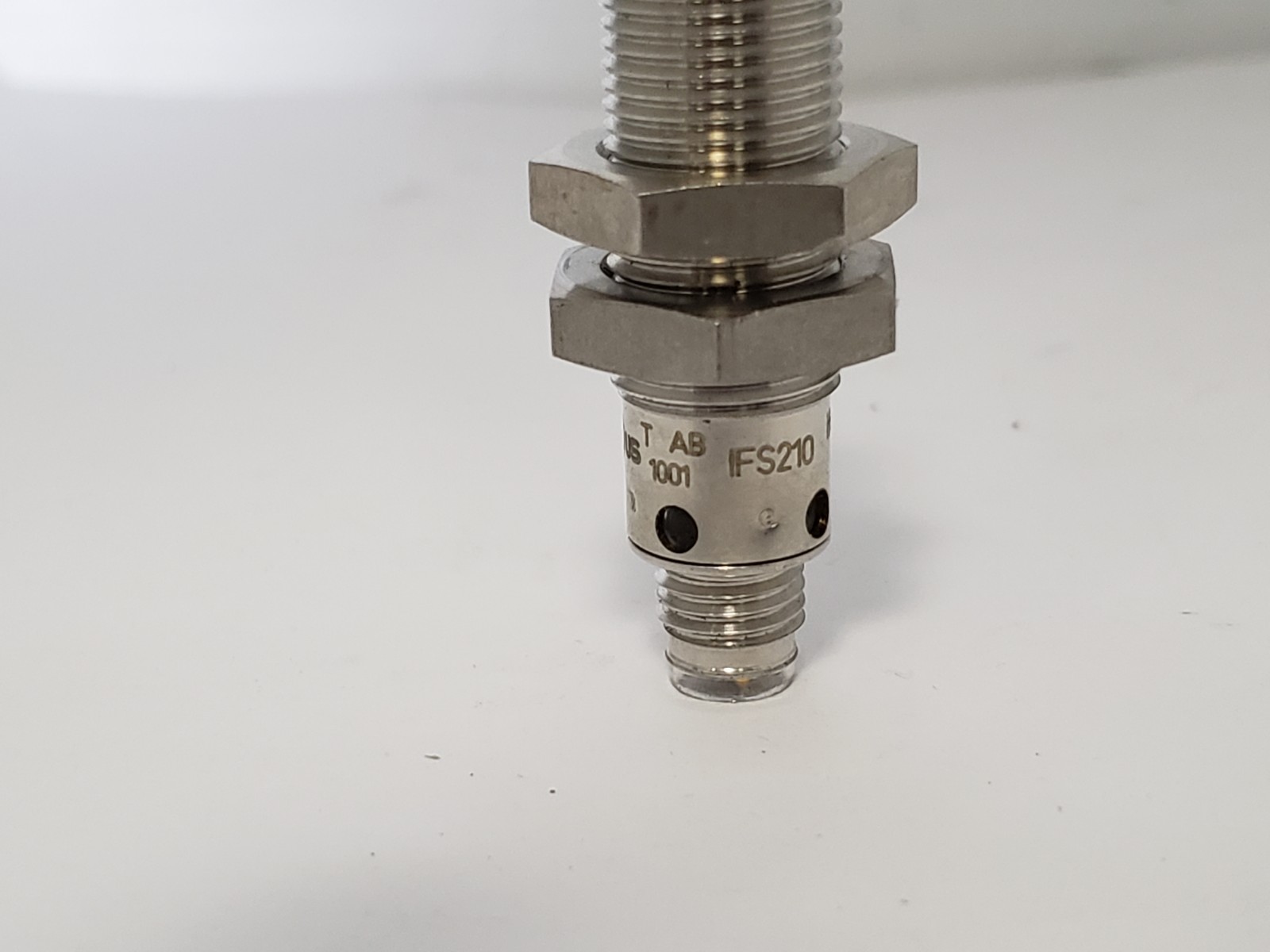 IFM ELECTRONIC IFS210 INDUCTIVE SENSOR PNP N.O. 3 PIN NNB