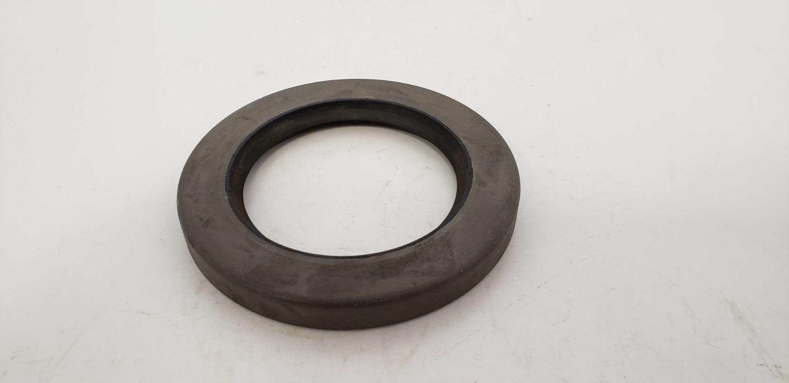 CHICAGO RAWHIDE 25091 SINGLE LIP SHAFT SEAL W/SPRING, 2.5 x 3.751 x 0.438″, NNB