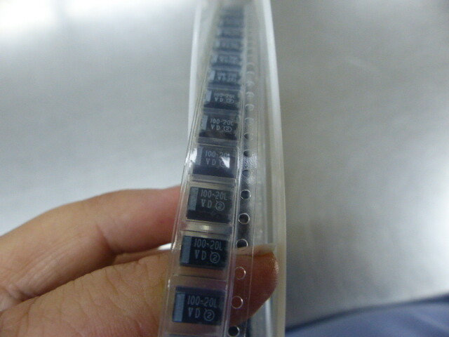VISHAY SPRAGUE 593D107X0020E2TE3 Qty of 120 per Lot EL_TA_7343H_100U_+-20%_20V_