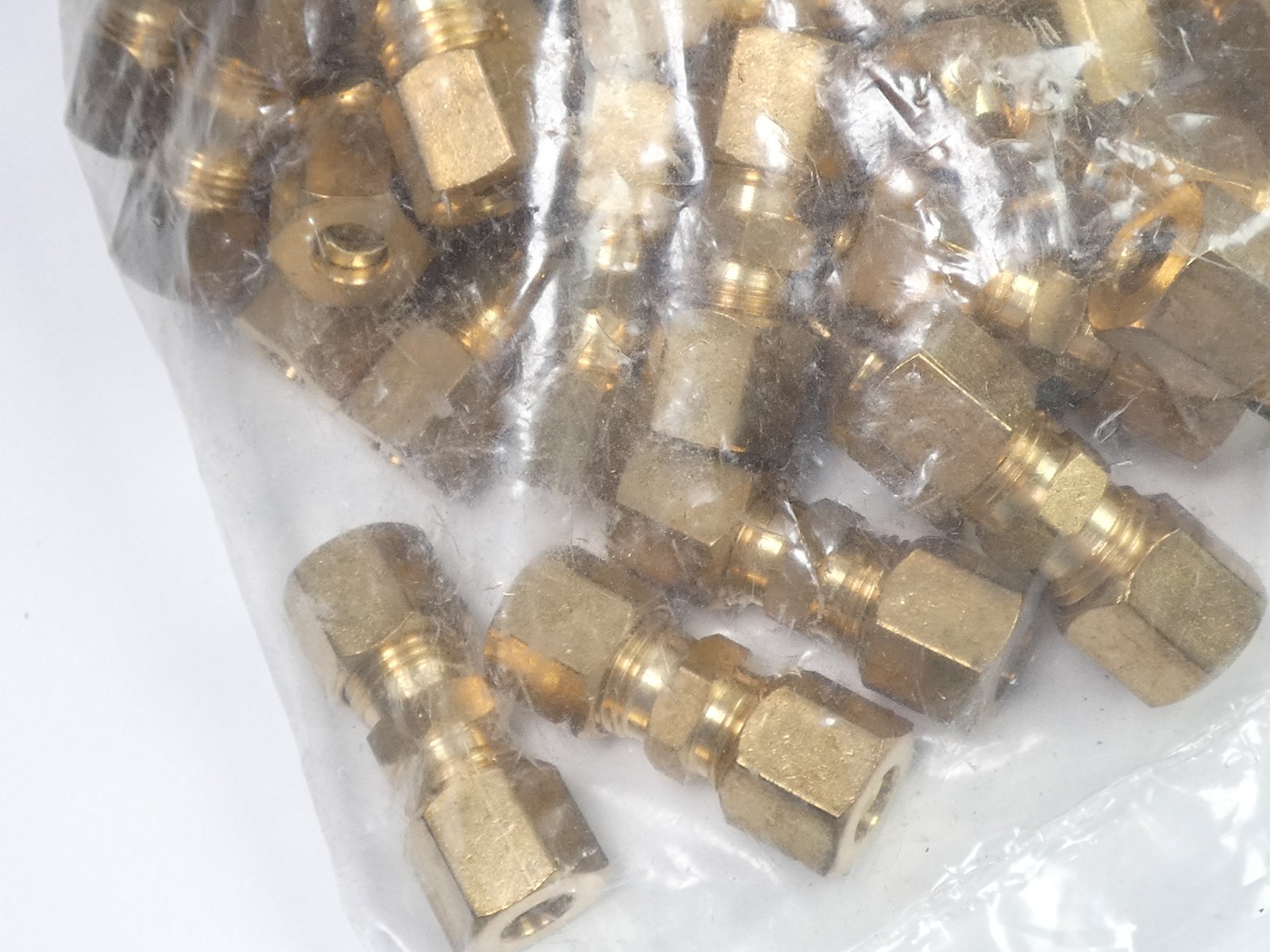 *Lot of 50* Parker 62C-4 Union Brass Compression Fitting 1/4″ Tube – NEW Surp…