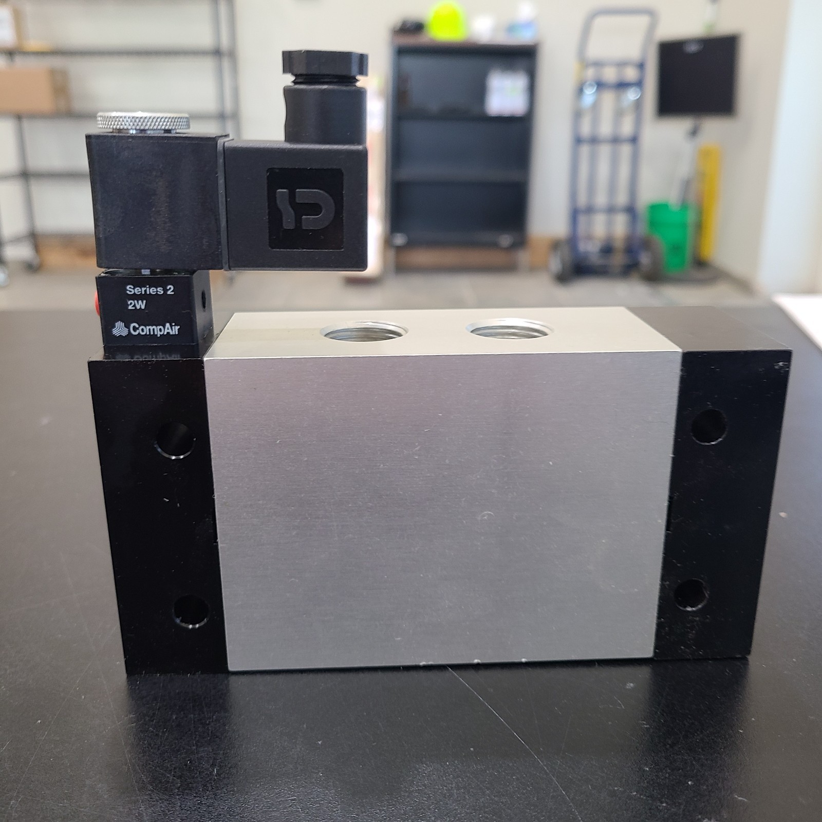 Parker 8M504.A3.0 4 Way Solenoid Valve 1/2 FPT 110VAC 60Hz