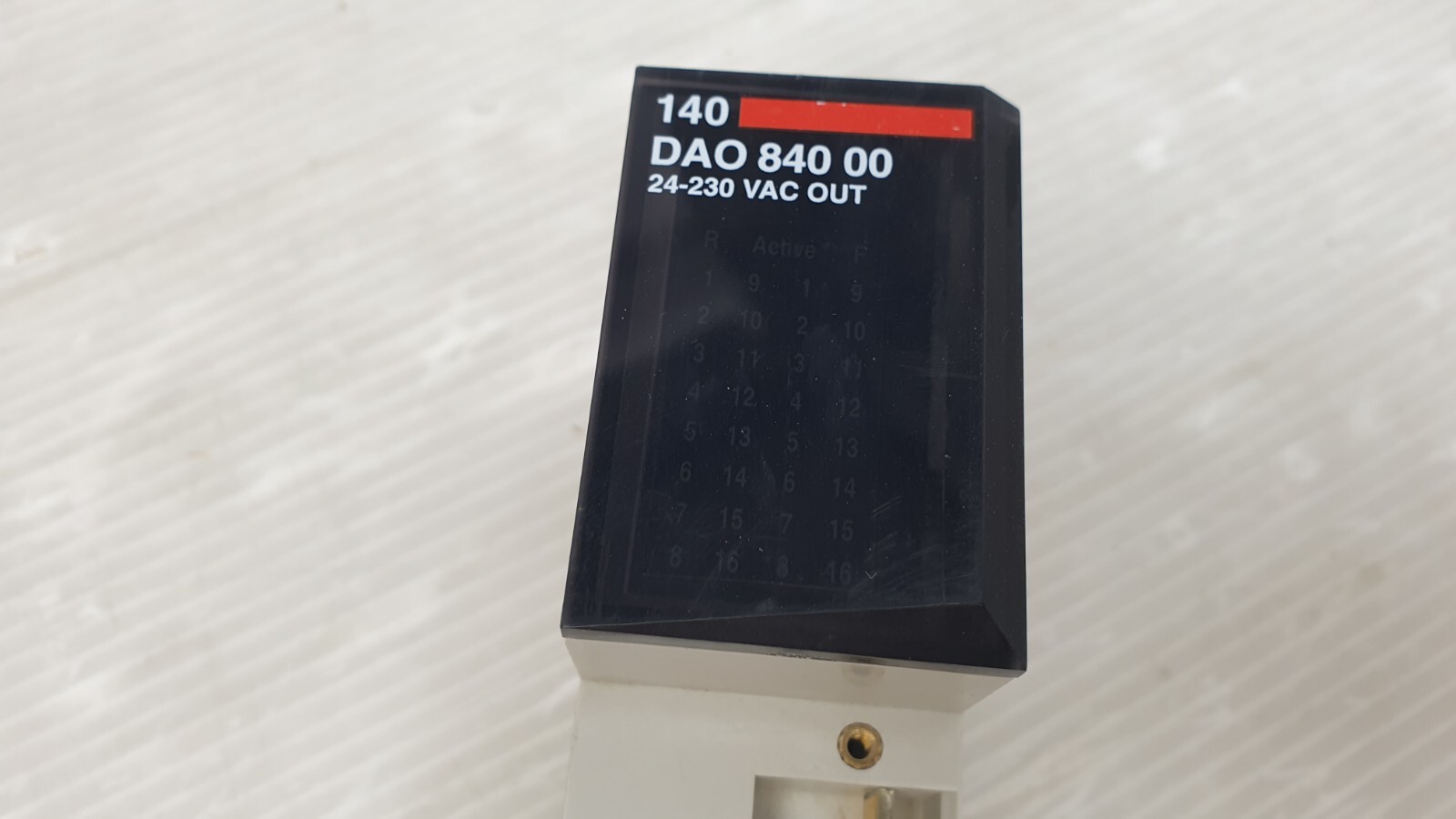 SCHNEIDER AUTOMATION 140DAO84000, AC OUT 24-230V 16X1