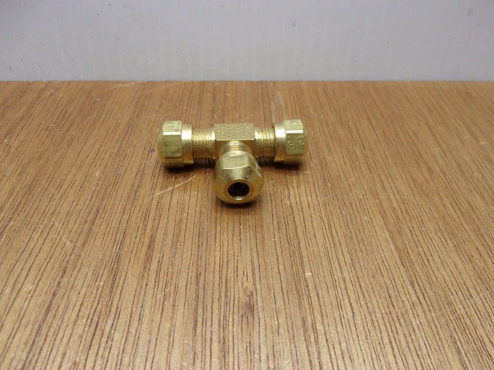 Parker 264NTA-4 Brass Union Tee 1/4″ Tube Compression DOT Approved 150 PSI USA