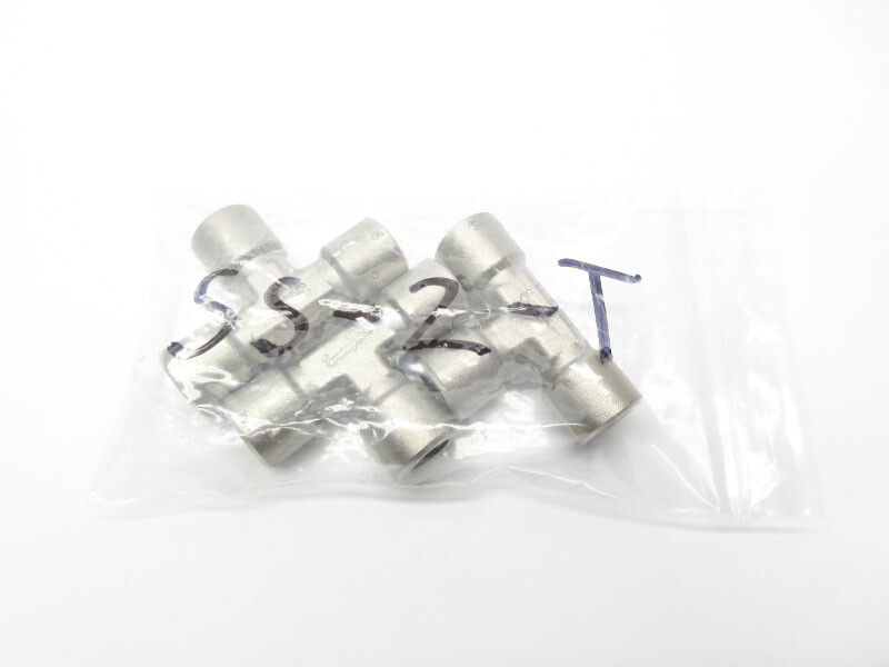 SWAGELOK SS-2-T (LOT OF 2) NSNP
