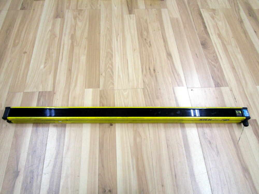 Sick 30-FGS Safety Light Curtain 30FGS Cracked