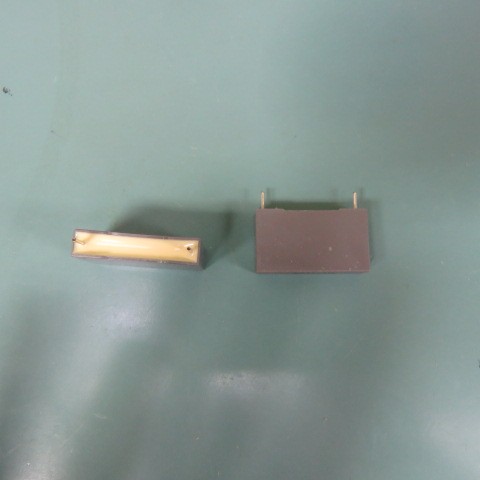 ARCOTRONICS R60MN3470AA30J Qty of 40 per Lot 0.47 �F Film Capacitor 200V 400V P