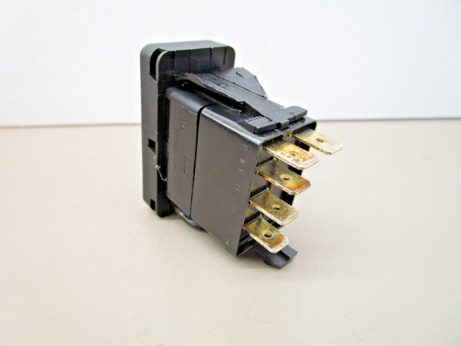 Carling V8B2 Rocker Switch “Kneel” 3-Pole 3-Pos Illuminated Momentary
