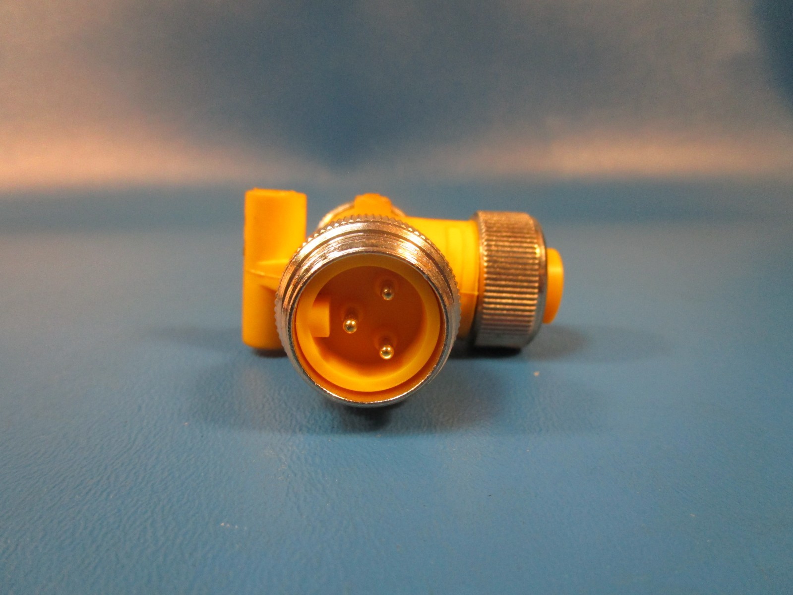 Turck RSM-2RKM 30, TEE CONNECTOR 7/8 INCH MINIFAST, 1-MALE, 2-FEMALE, 3-PIN
