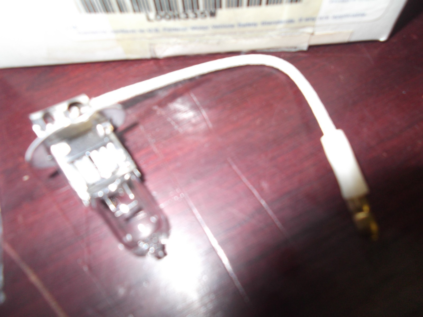 MOPAR FOG LIGHT BULB L00H335W