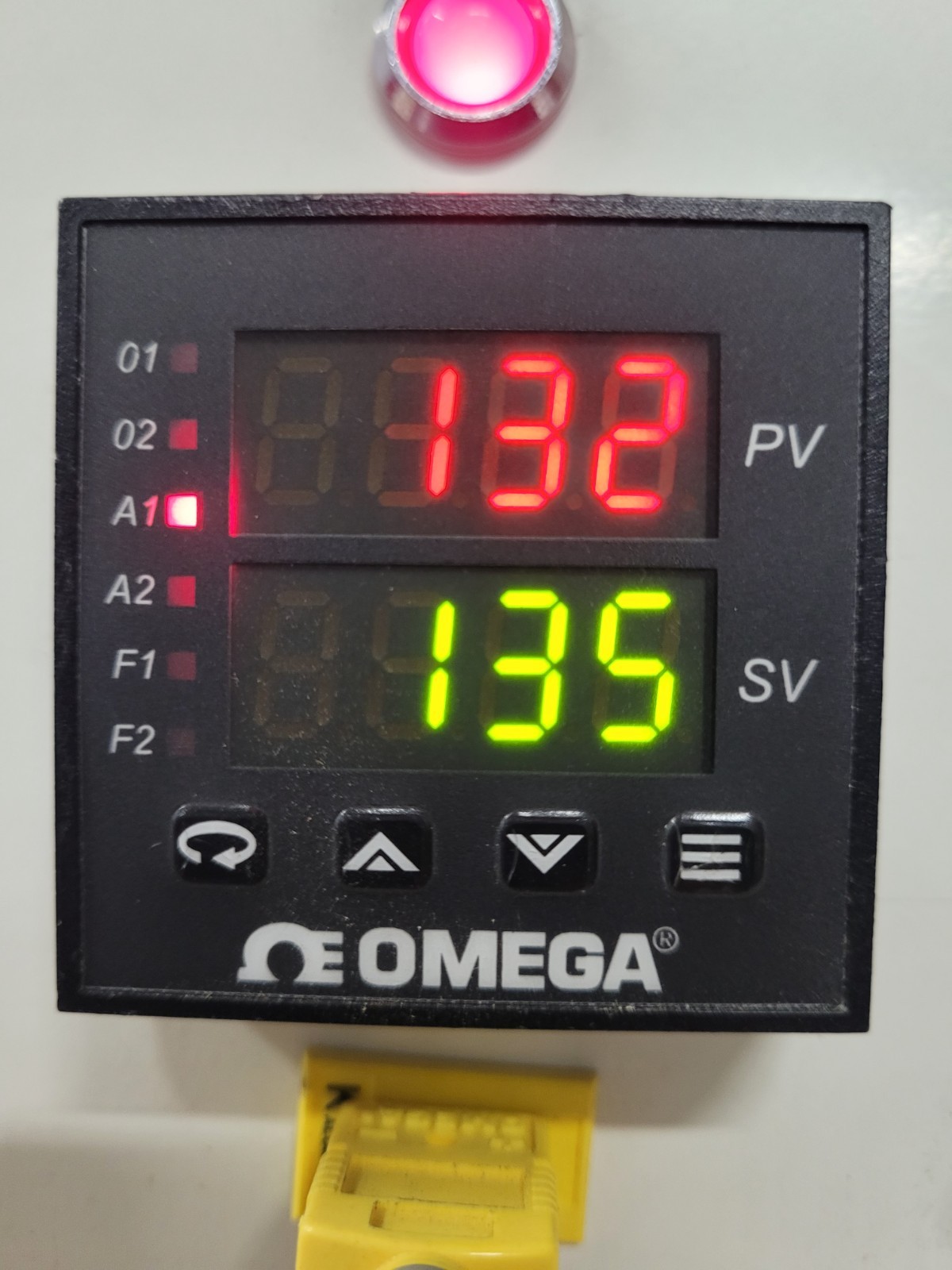 OMEGA ENGINEERING Temperature Controller CN8202-R1-R2-C2