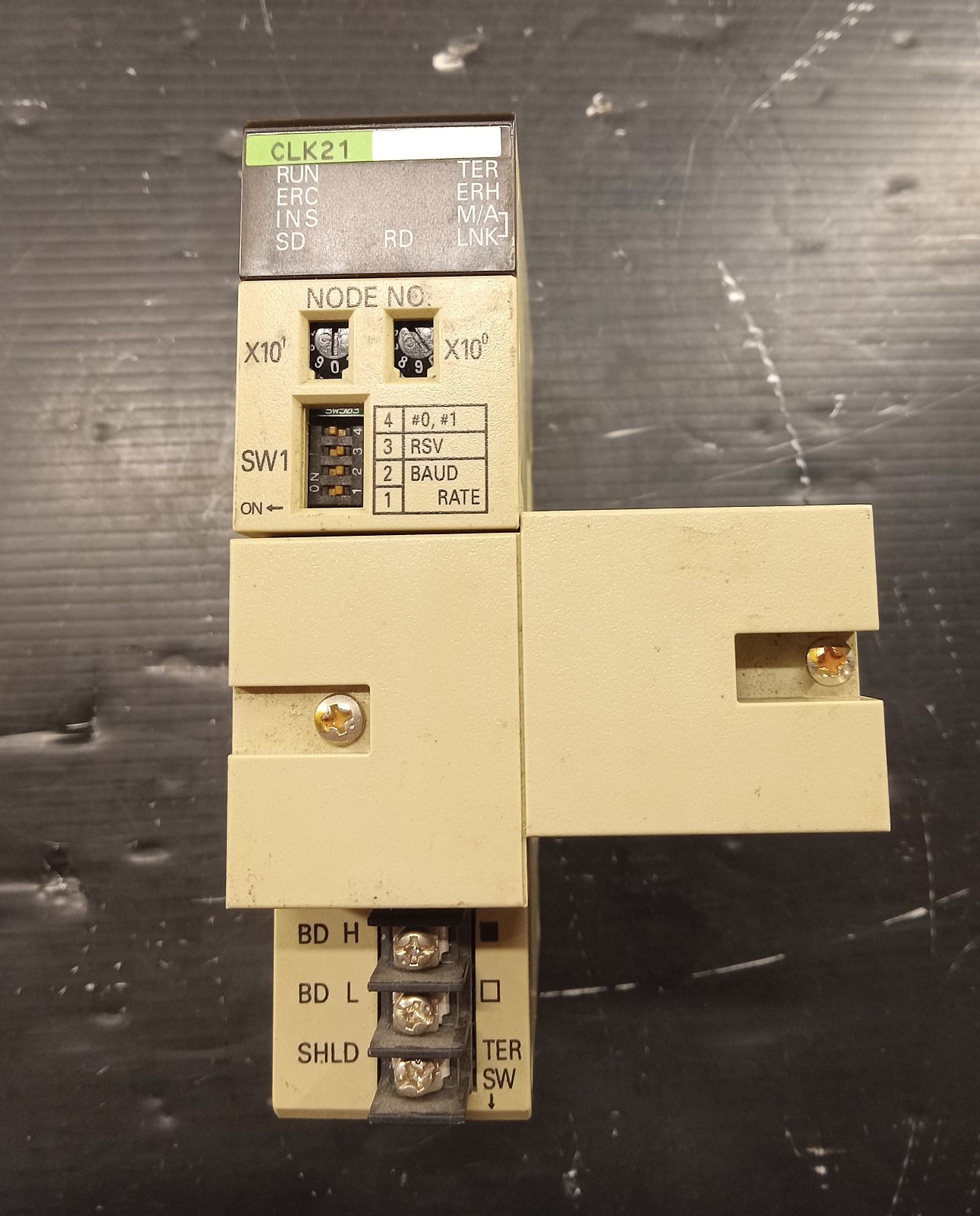 1 USED OMRON C200HWCLK21 CONTROLLER LINK W/C200CE001 BUS CONNECTOR *MAKE OFFER*