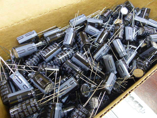 EPCOS B43888A5106M Qty of 65 per Lot EL RAD P5 10UF 450V 12X20 105°; Cap Alumin