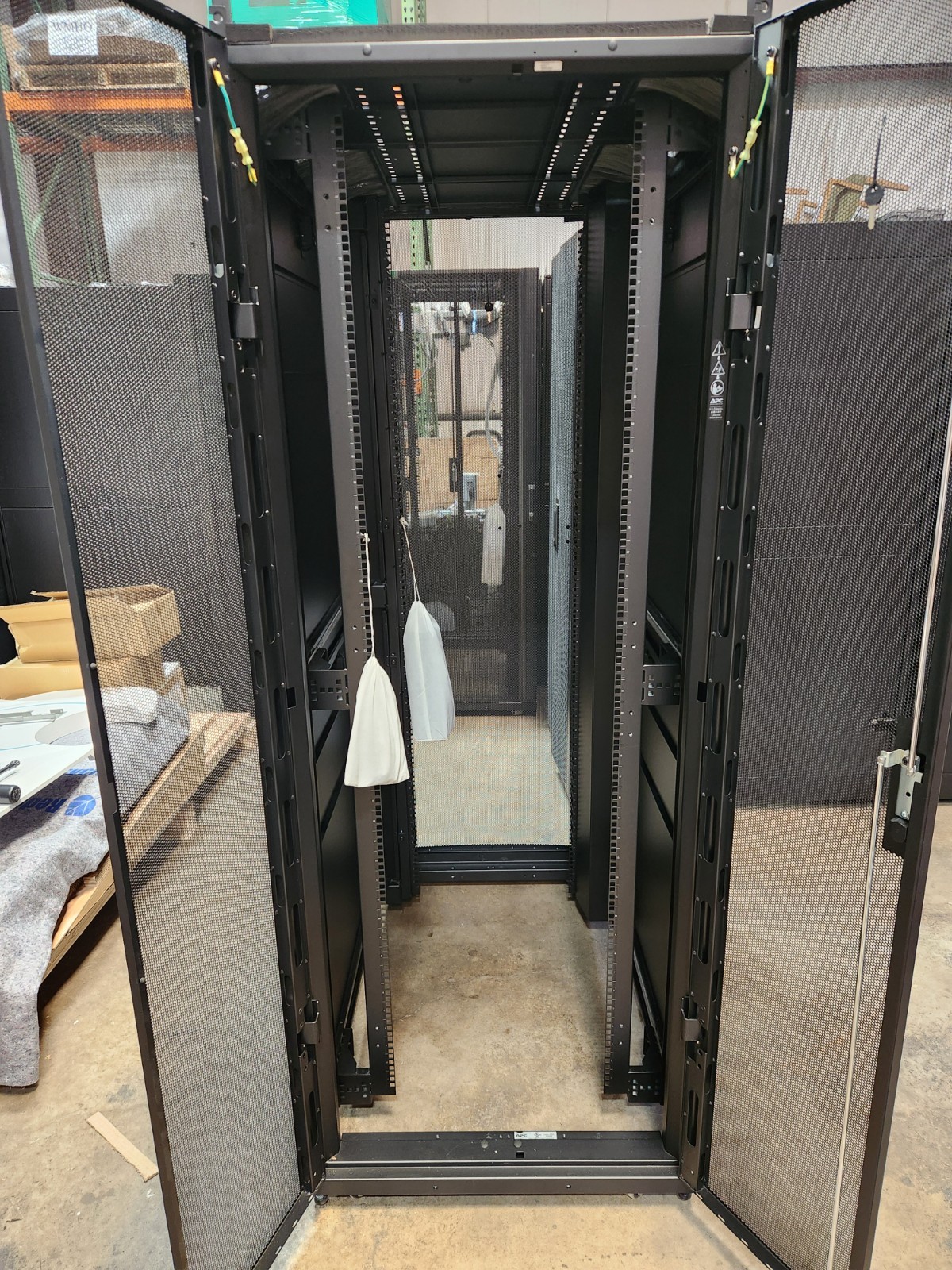 APC Schneider AR3340 NetShelter SX 42U 750mm x 1200mm Server Rack Enclosure