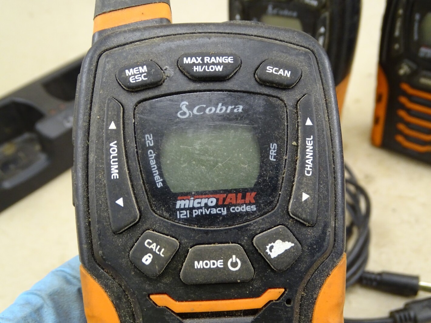 Cobra 3 MicroTalk 2-Way Radios & 2 Dual Charging Docks 22 Channels, ACXT645HD