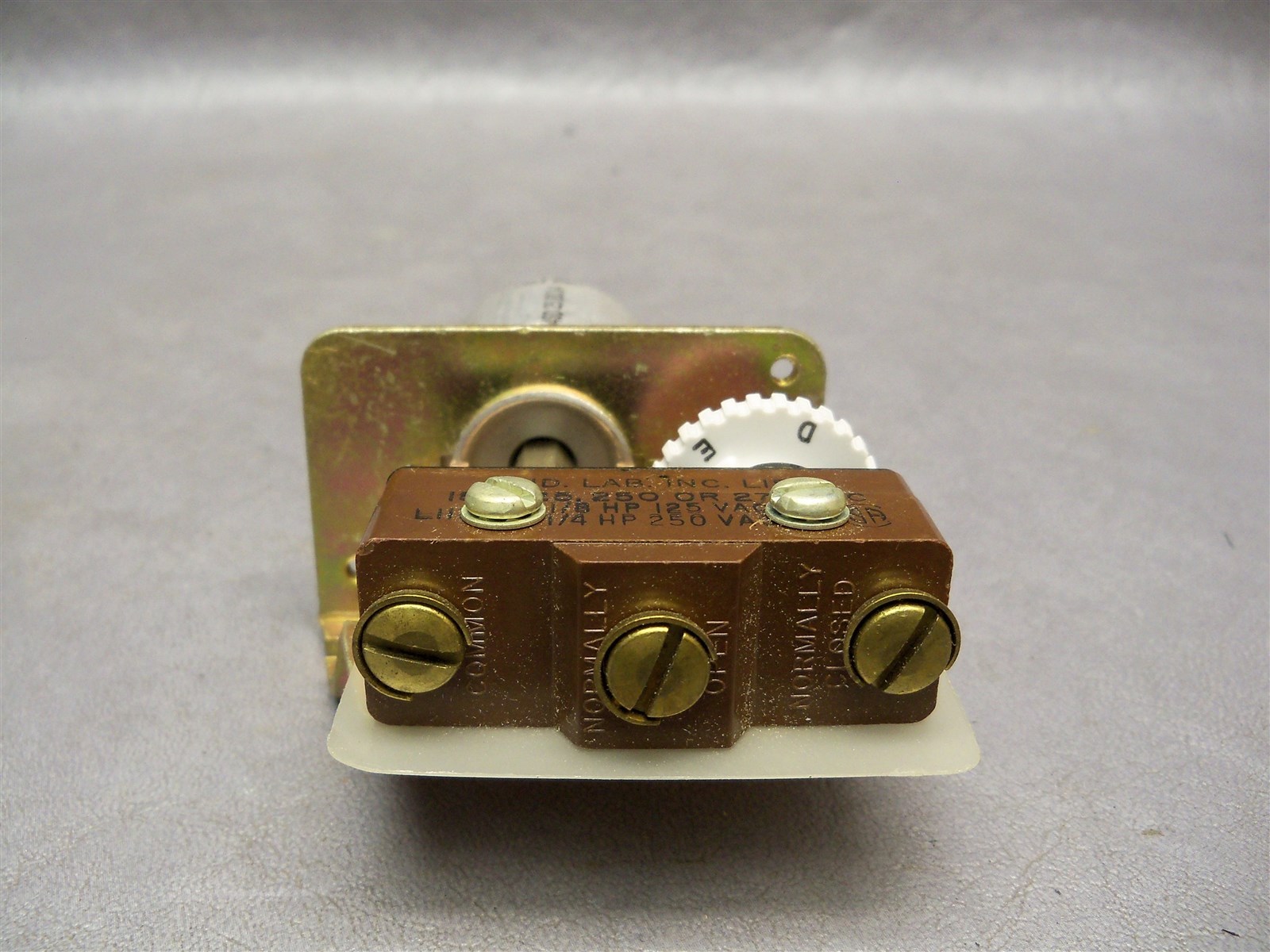 J54SD United Electric Controls 25 8014 Pressure Switch 15A 125, 250 or 277 VAC