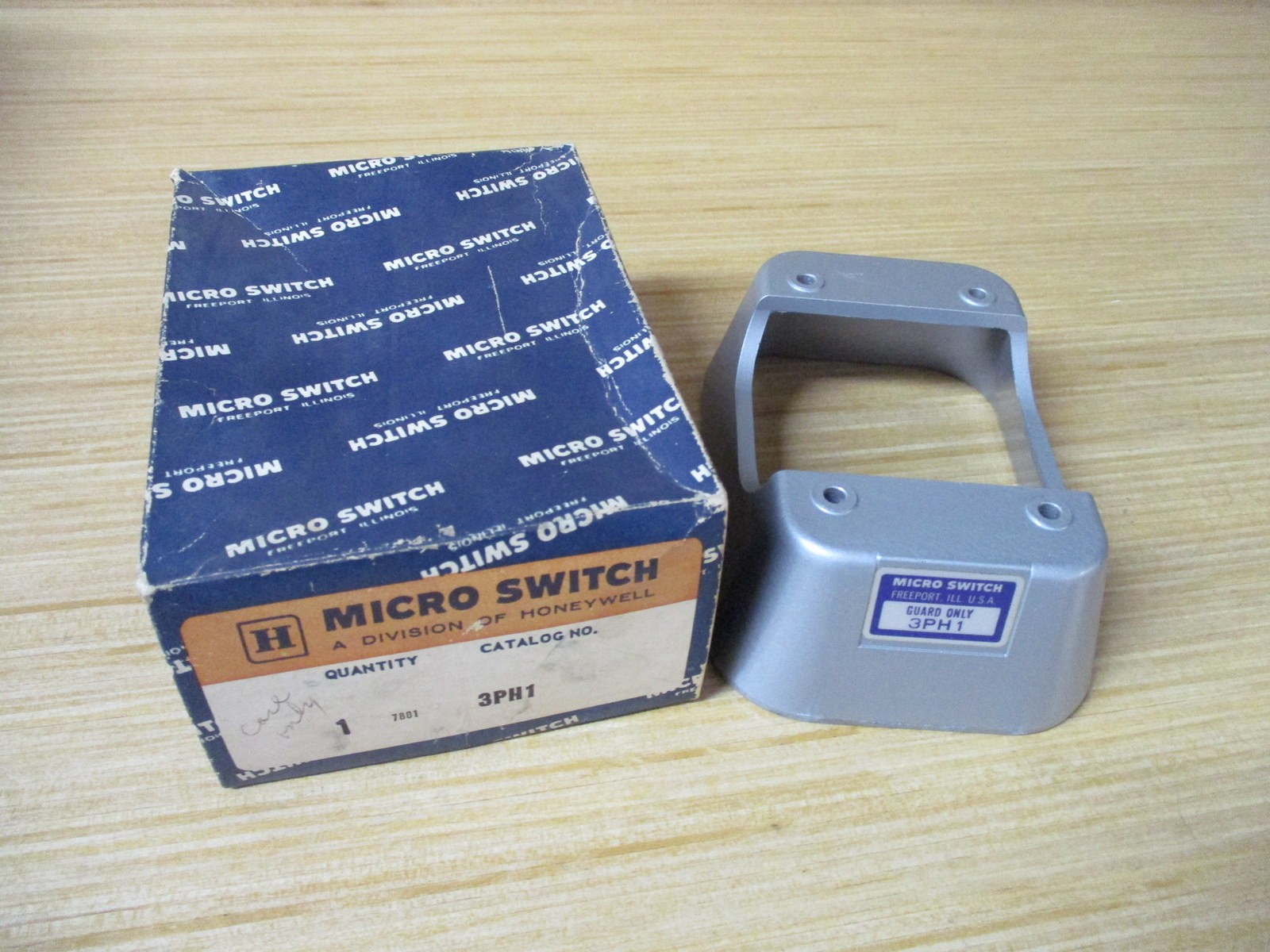 Micro Switch 3PH1 Honeywell Push Button Guard