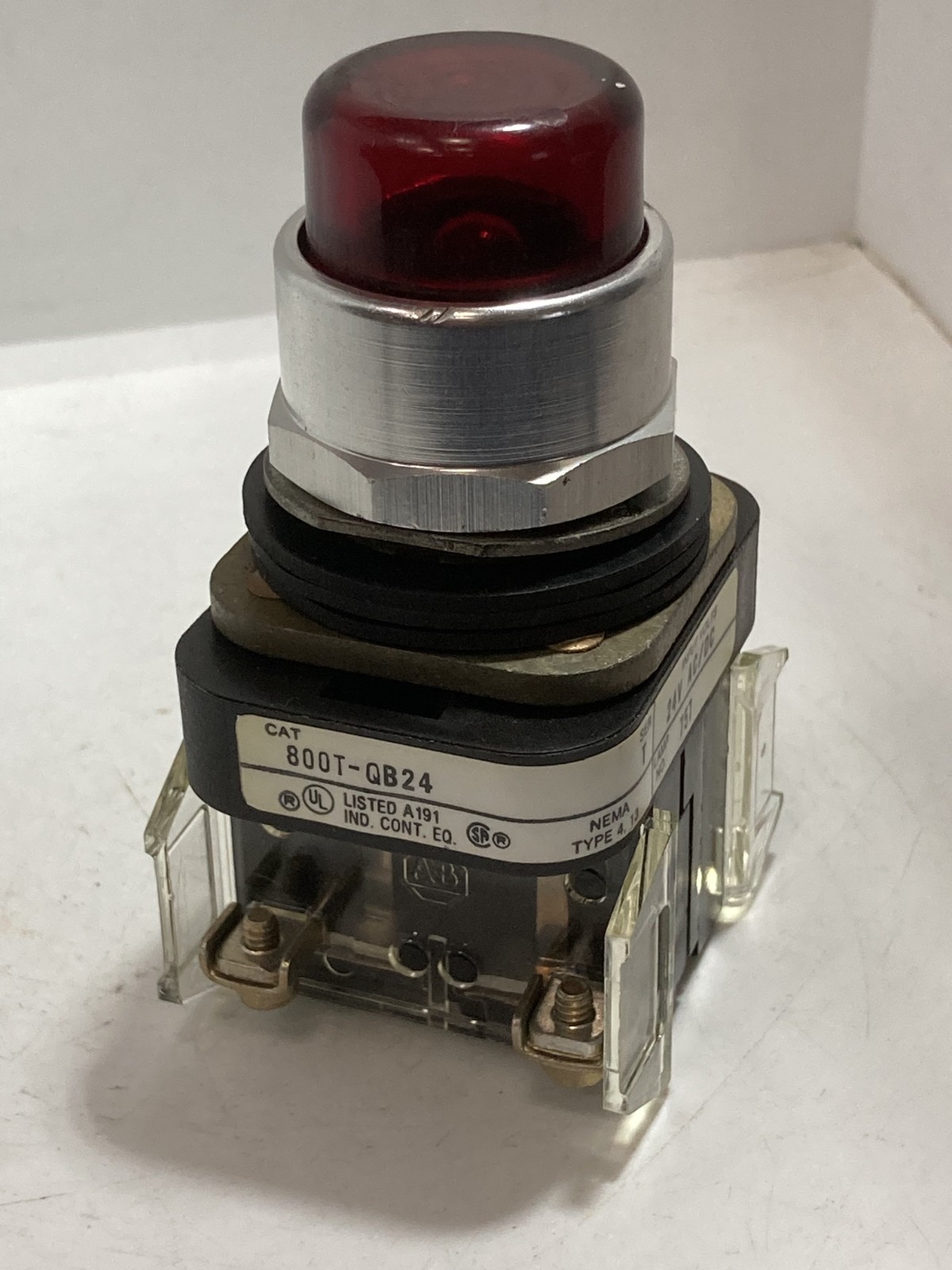 ALLEN BRADLEY 800T-QB24R PUSHBUTTON ILLUMINATED RED 1NO/1NC SERIES T