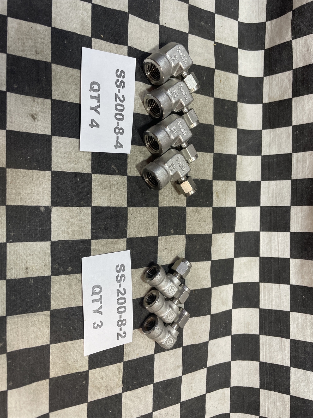 SWAGELOK SS-200-8-4, SS-200-8-2, FEMALE ADAPTER 1/8″ LOT OF 7 SHIPSAMEDAY#1374V1
