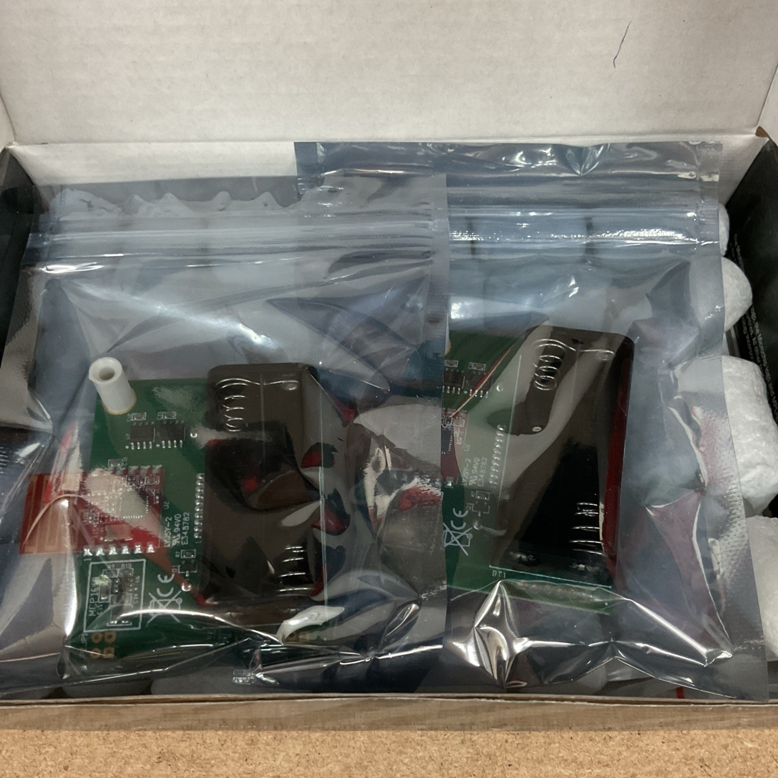 Microchip Development Tools DM182016-3 MiWi Demo Kit – 915 MHz MRF89XA
