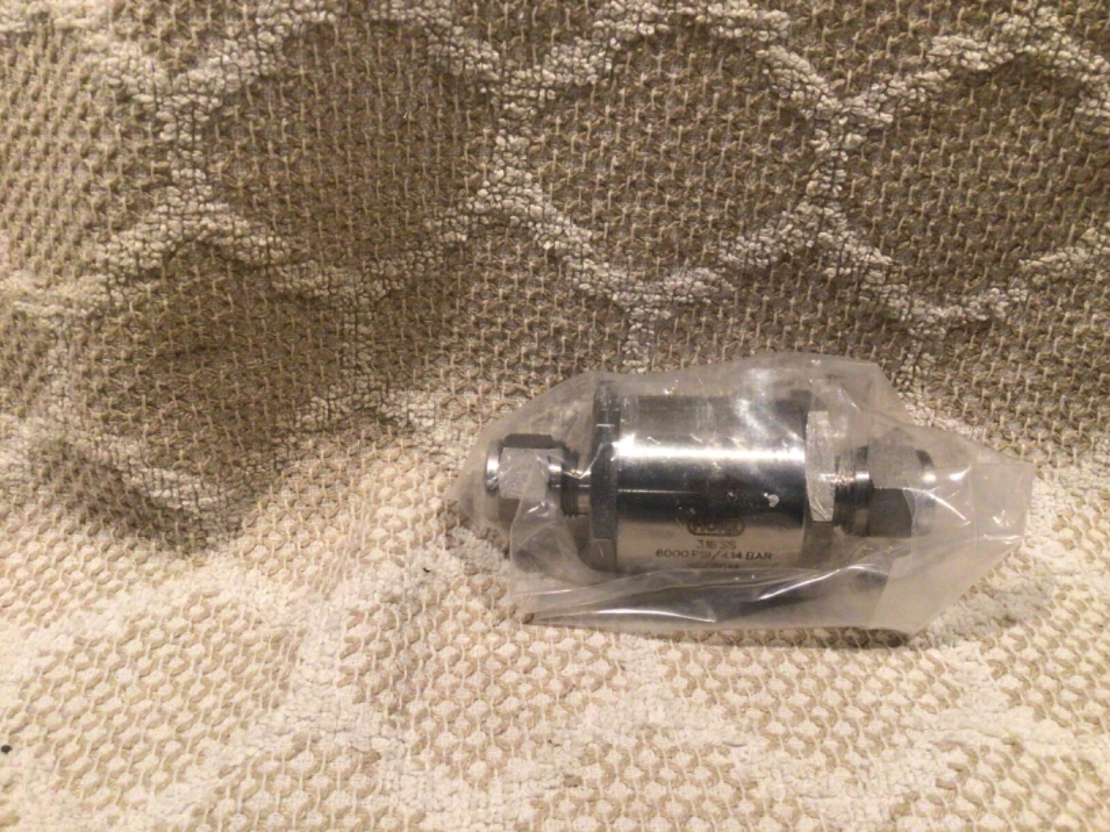 Hoke check valve CVHG6YS-.15 316 SS Kalrez o-ring 3/8” Gyrolok fittings