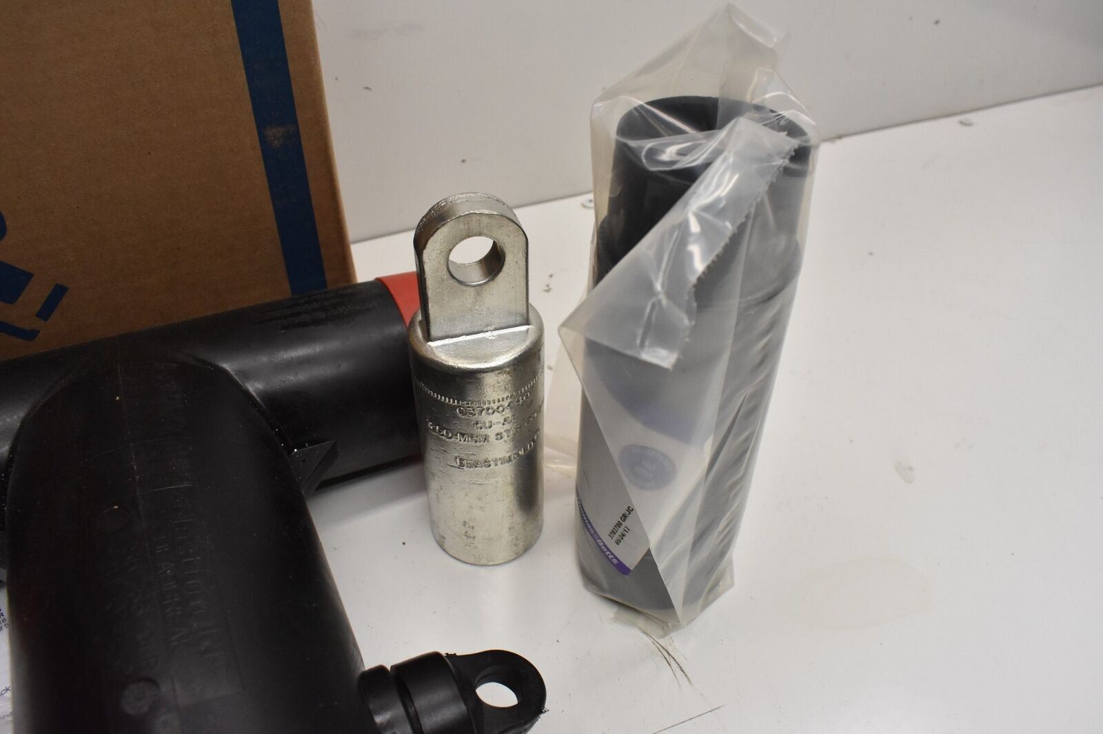Thomas & Betts Elastimold 756LR-Q0440-CS1977 Apparatus Deadbreak Elbow Kit 600A