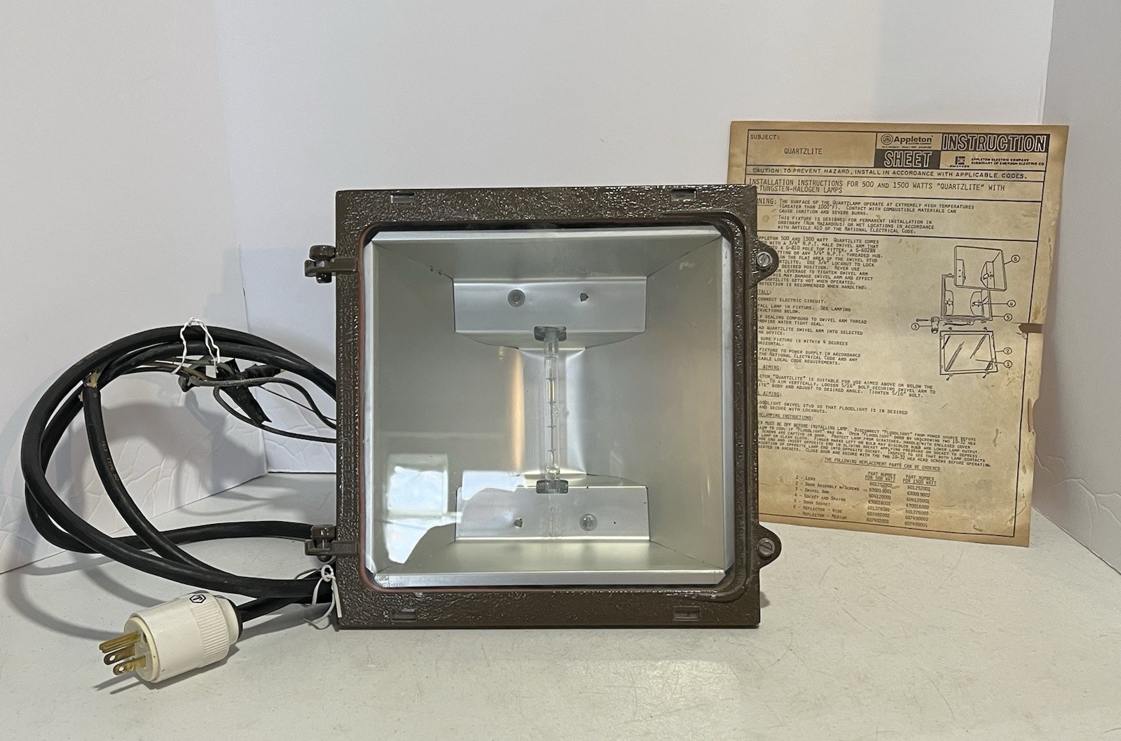 Appleton Quartzlite G-500F Halogen Flood Commercial Light Fixture w/ Wire &Plug
