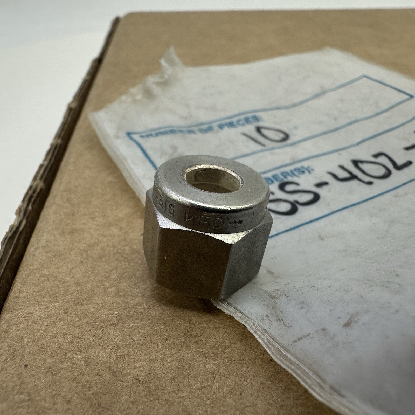 LOT OF 5 NEW NO BOX! SWAGELOK 1/4″ TUBE OD NUTS SS-402-1