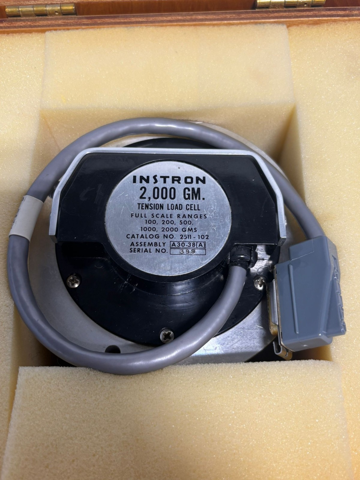 INSTRON 2000 GM. FS Ranges 100 to 2000 GMS Tension Load Cell A30-38(A), 2511-102