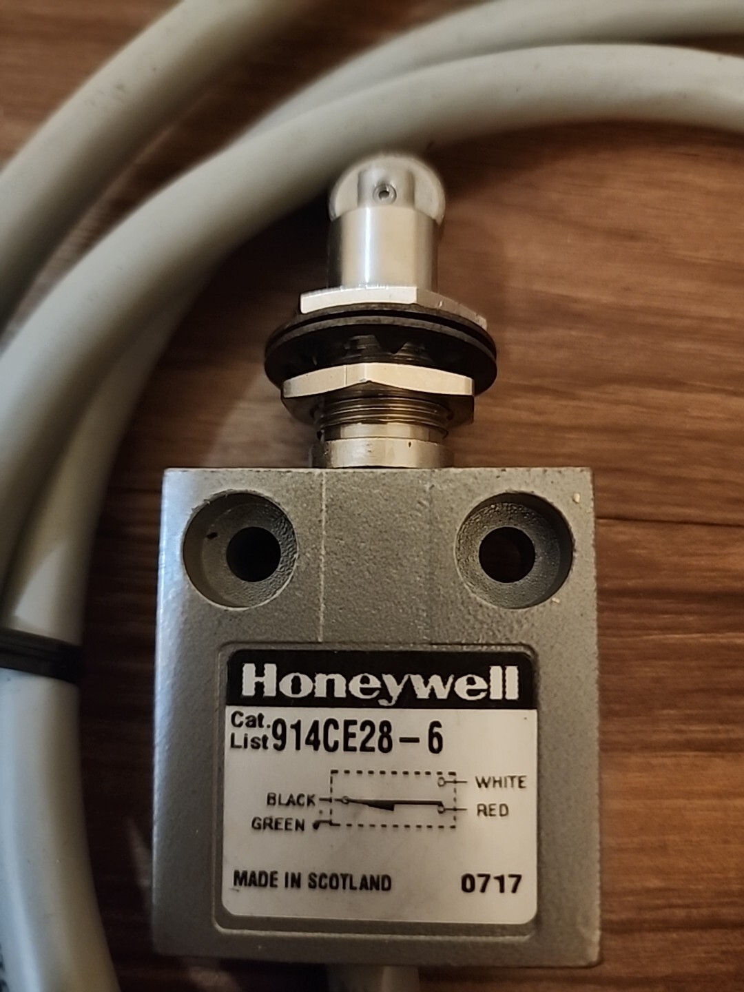 NEW HONEYWELL LIMIT SWITCH 914CE28-6