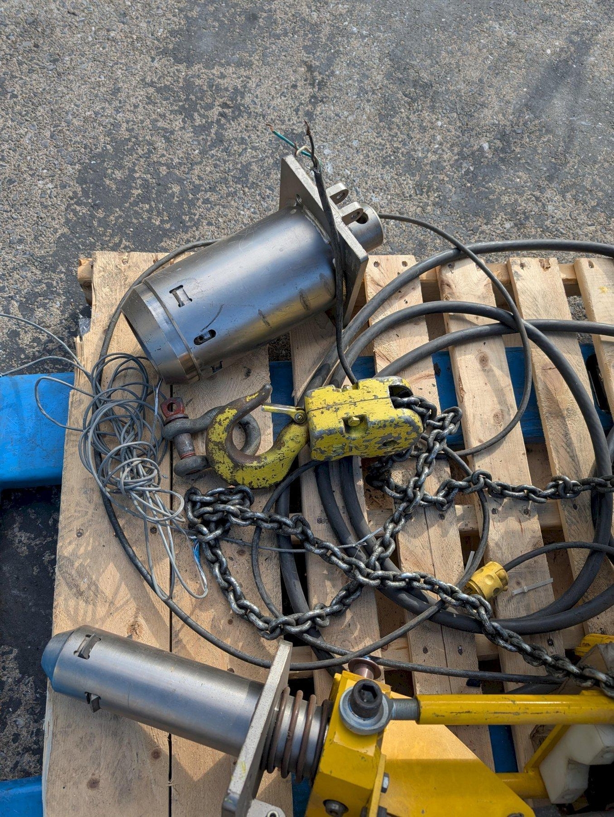 Yale 2-Ton Hoist & Tilt Lock Crane KEL2-107H71/252 | 4000 lb Cap | 460V 3PH | LS
