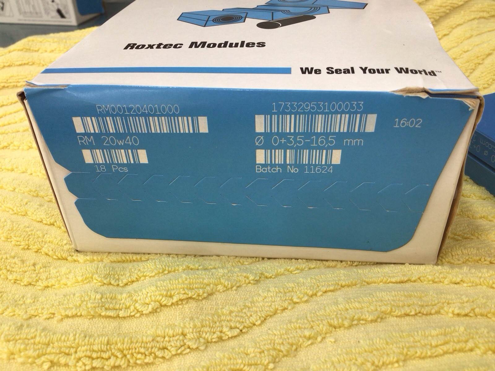 ** 1 Each New Open Box ROXTEC RM 20W40 MODULE – Free Shipping **