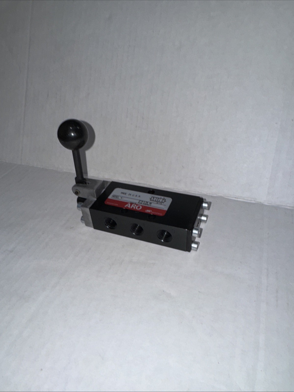 ARO E212LM Manual Air Control Valve, Lever, Black 2G515