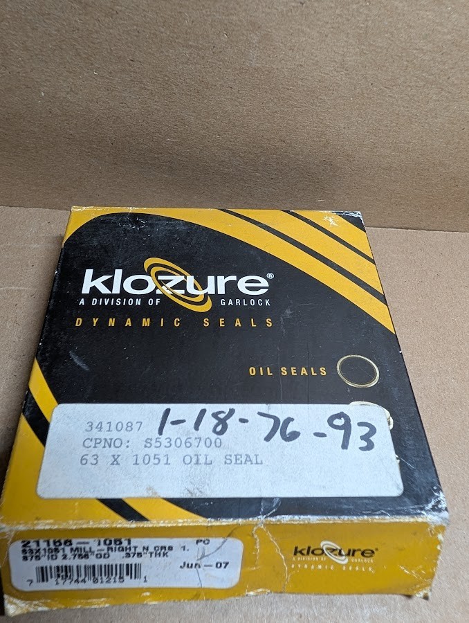 Garlock Klozure 21158-1051 Oil Seal 63X1051 2.375″ Shaft, 3.125″ OD (New In Box)
