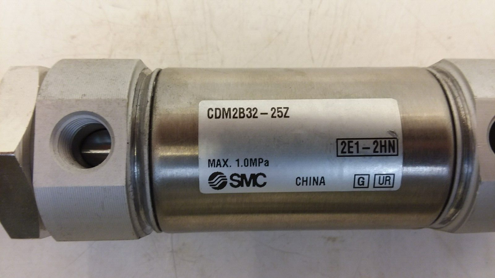 SMC CDM2B32-25Z PNEUMATIC CYLINDER 32MM 1/8″ 1MPA 25MM DOUBLE ACTING NNB