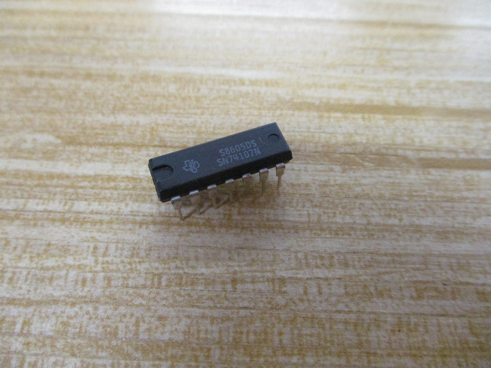 Texas Instruments SN74107N Integrated Circuit (Pack of 13)