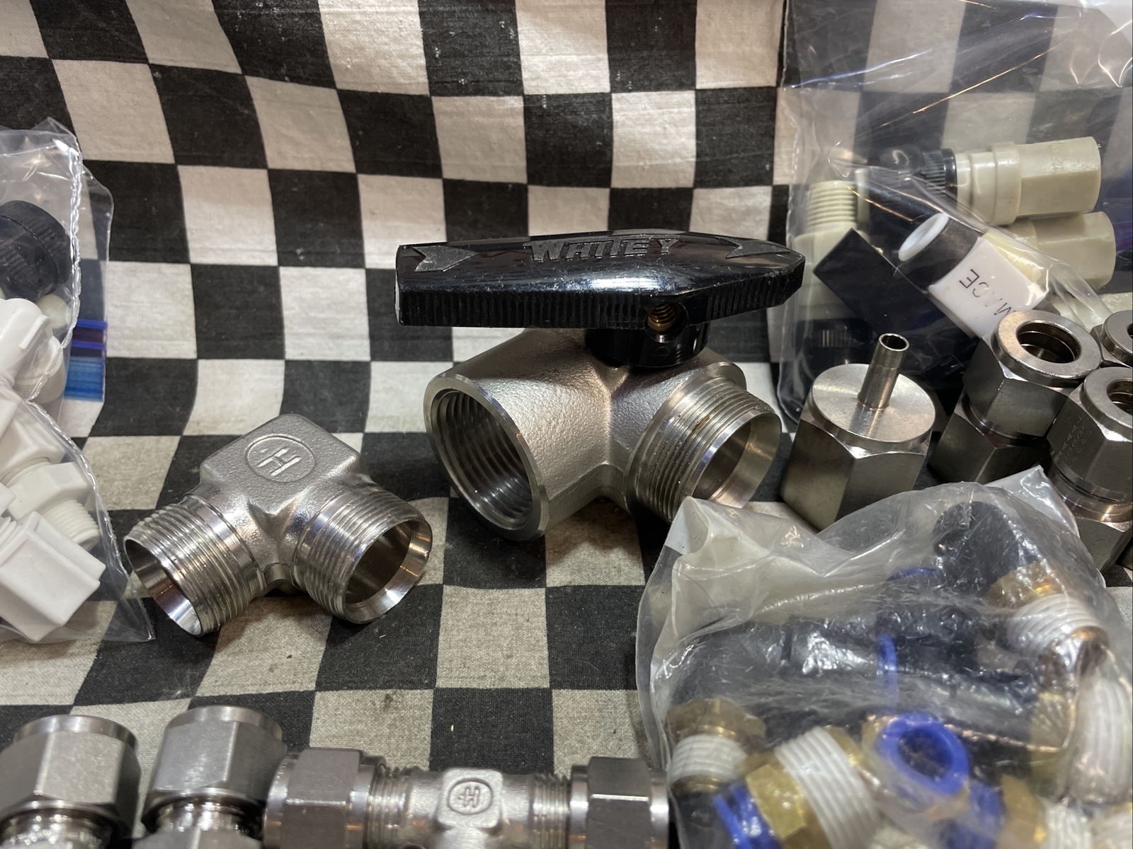 SWAGELOK HOKE 30 LBS, UNION TEE ELBOW 1/8″ TO 1″ VALVE BULKHEAD MALE CONNECTOR