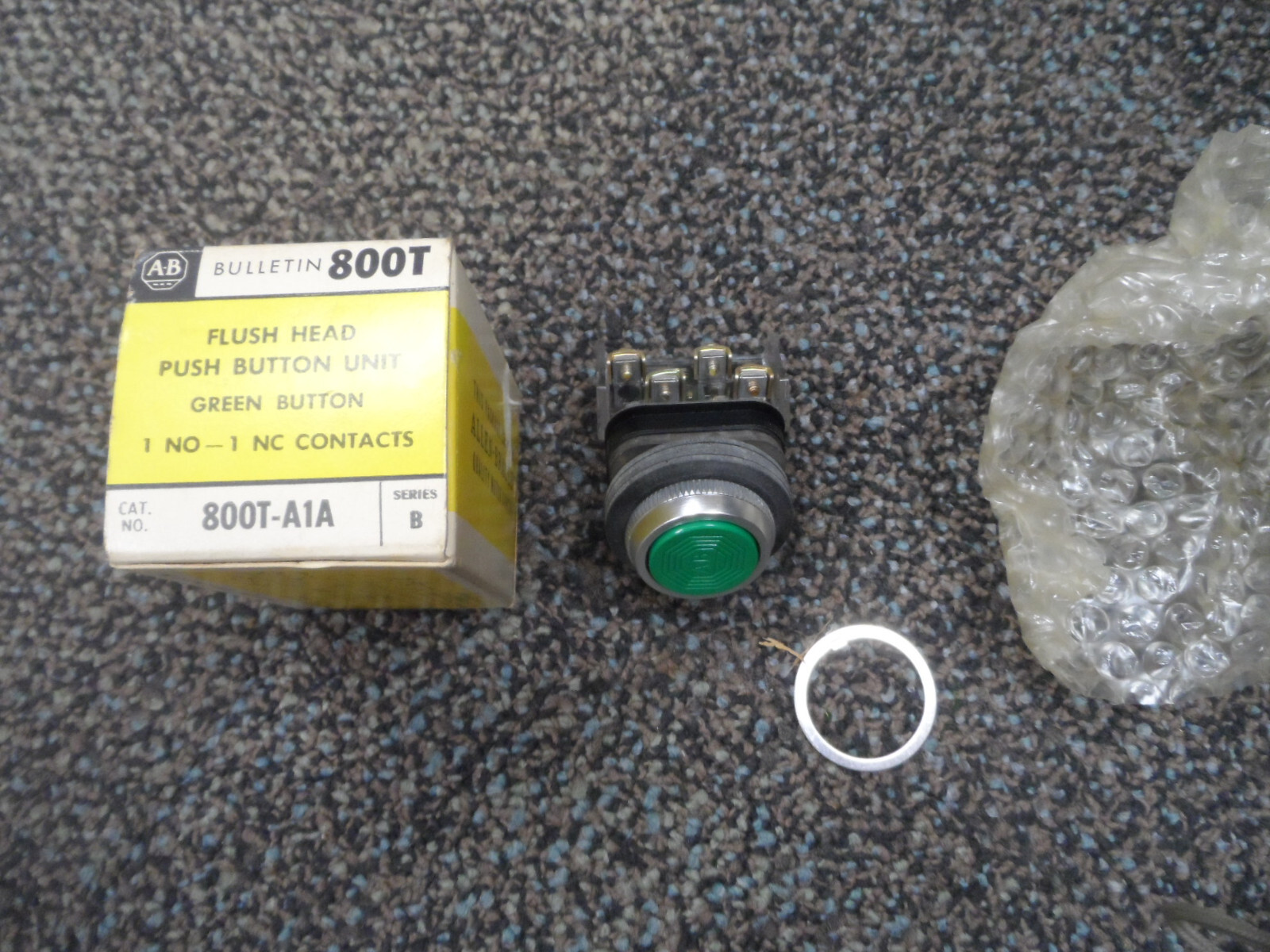 NEW WITH BOX! ALLEN-BRADLEY SER.T GREEN FLUSH MOMENTARY PUSH BUTTON 800T-A1A
