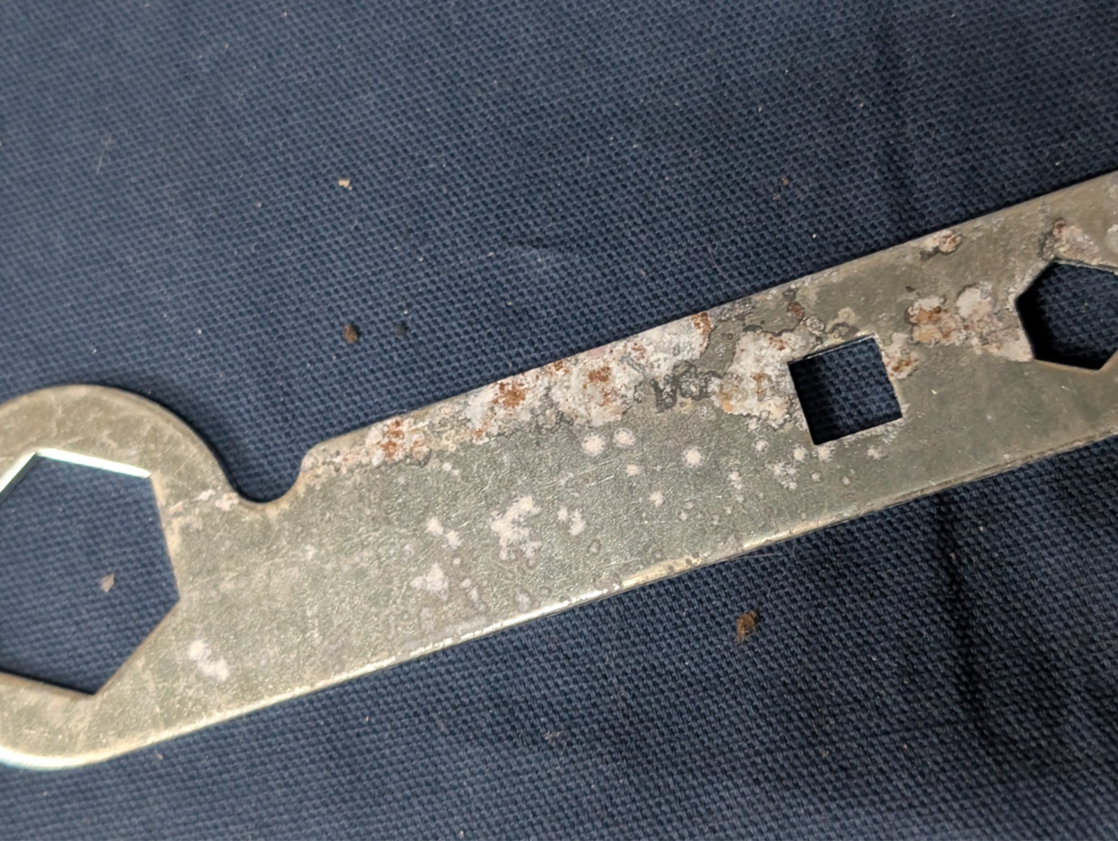 Norton 7500/Yale 4400 Left or Right Hand Door Closer, 689 Finish, Parts Missing!