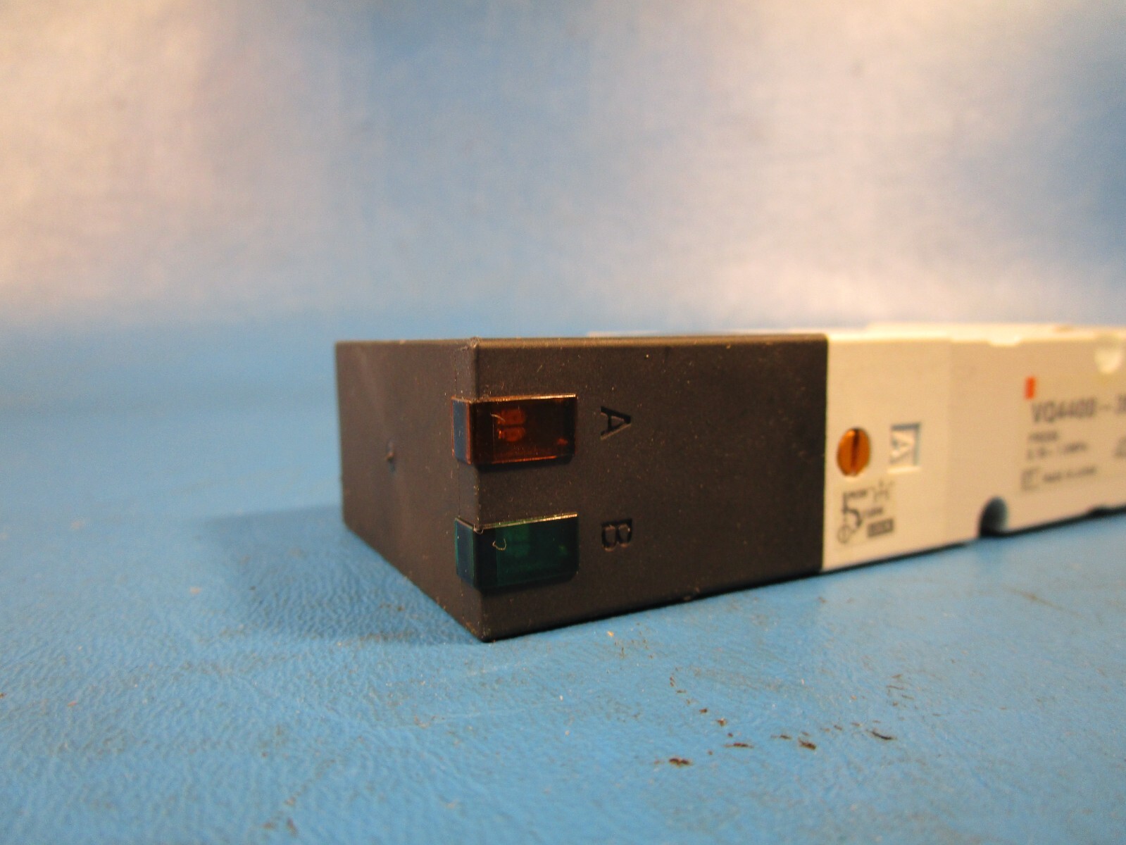 SMC VQ4400-3B valve, 3 position, plug-in(ac), VQ4000 VALVE, SOL 4/5-PORT