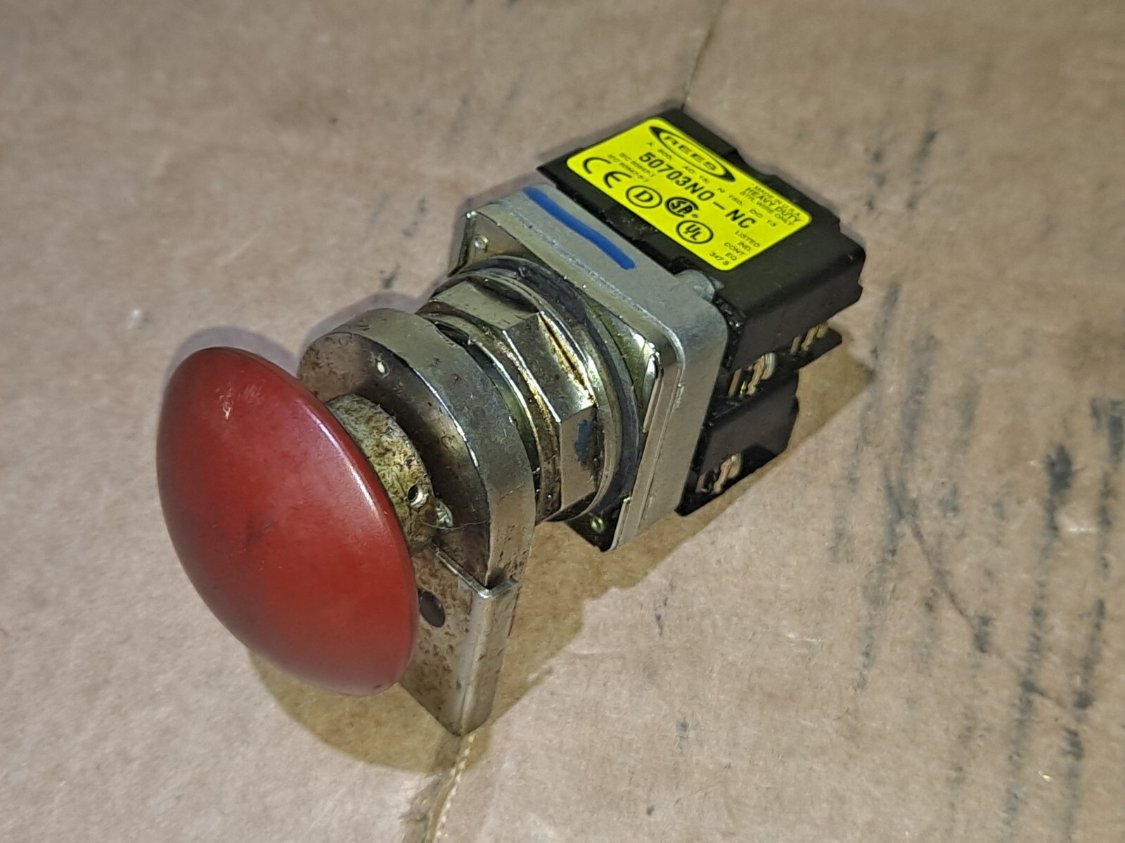 REES RED PUSH PULL LOCKOUT BUTTON W/ CONTACT 50703NO-NC / 50702 B NC FAST SHIP