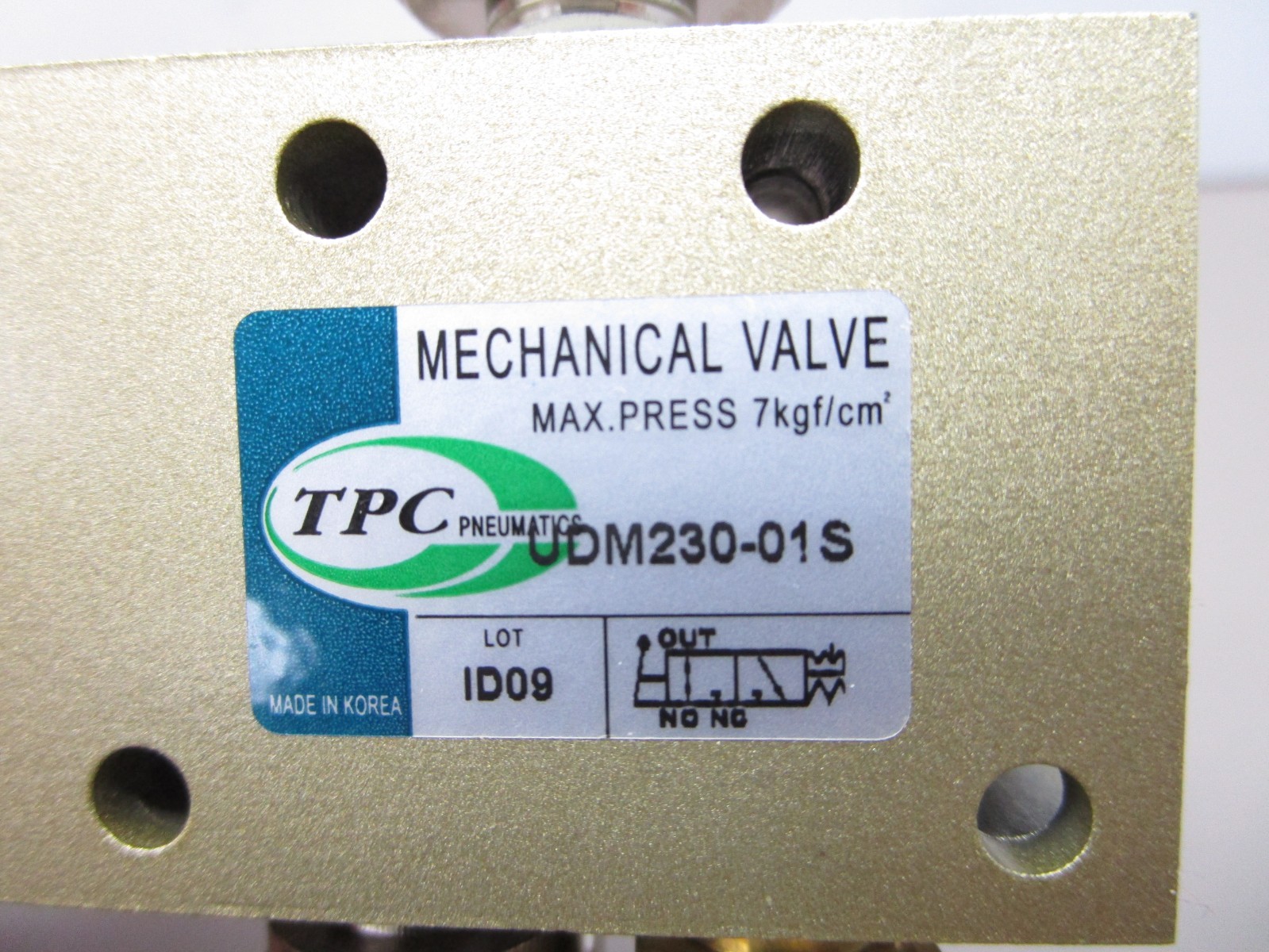 TPC UDM230-01S Switched Pneumatic Valve Assembly 1/8″ Ports with fittings