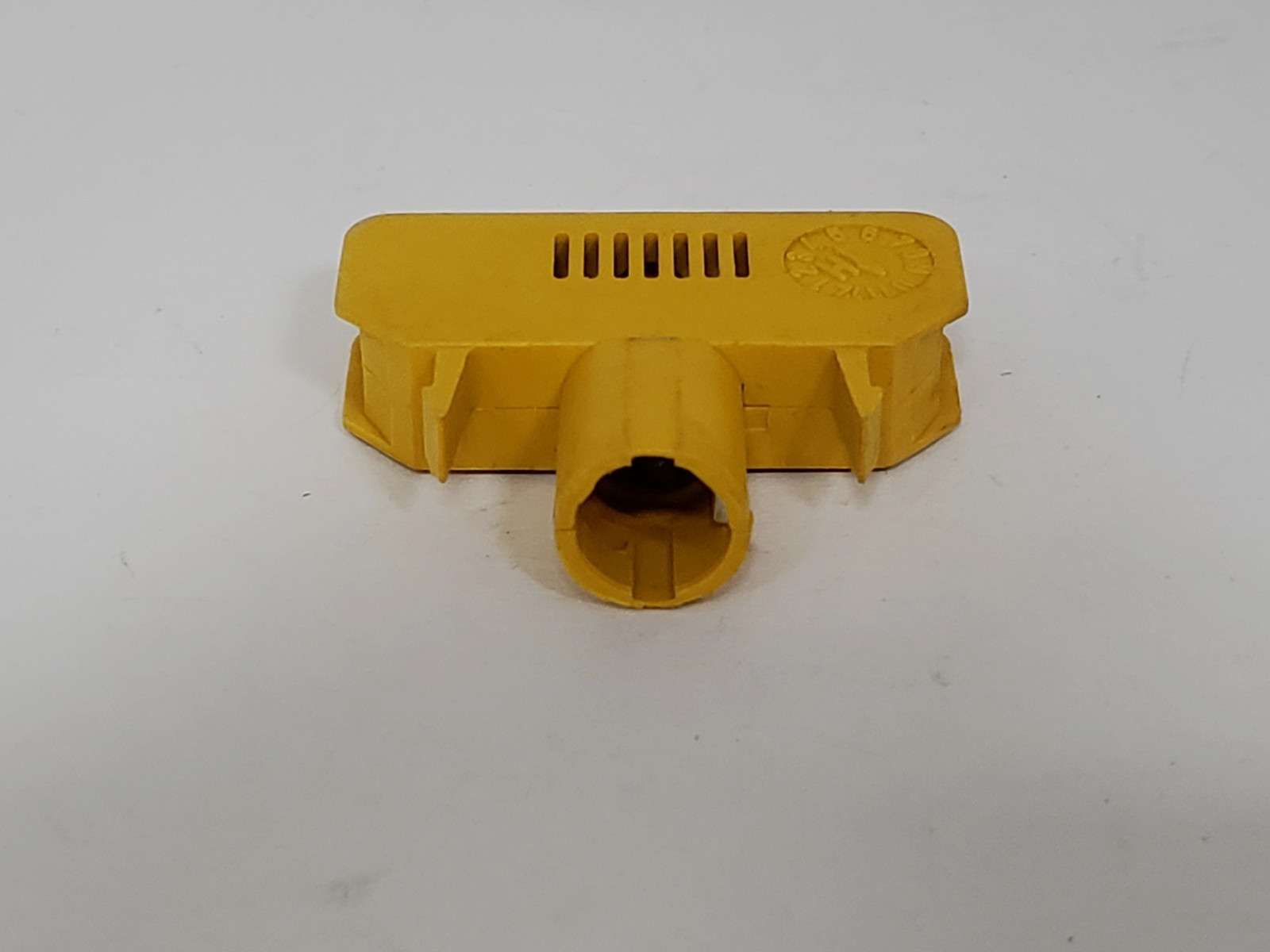ERSCE BL9SB PILOT LIGHT SOCKET 250V 2.5W (LR26716)