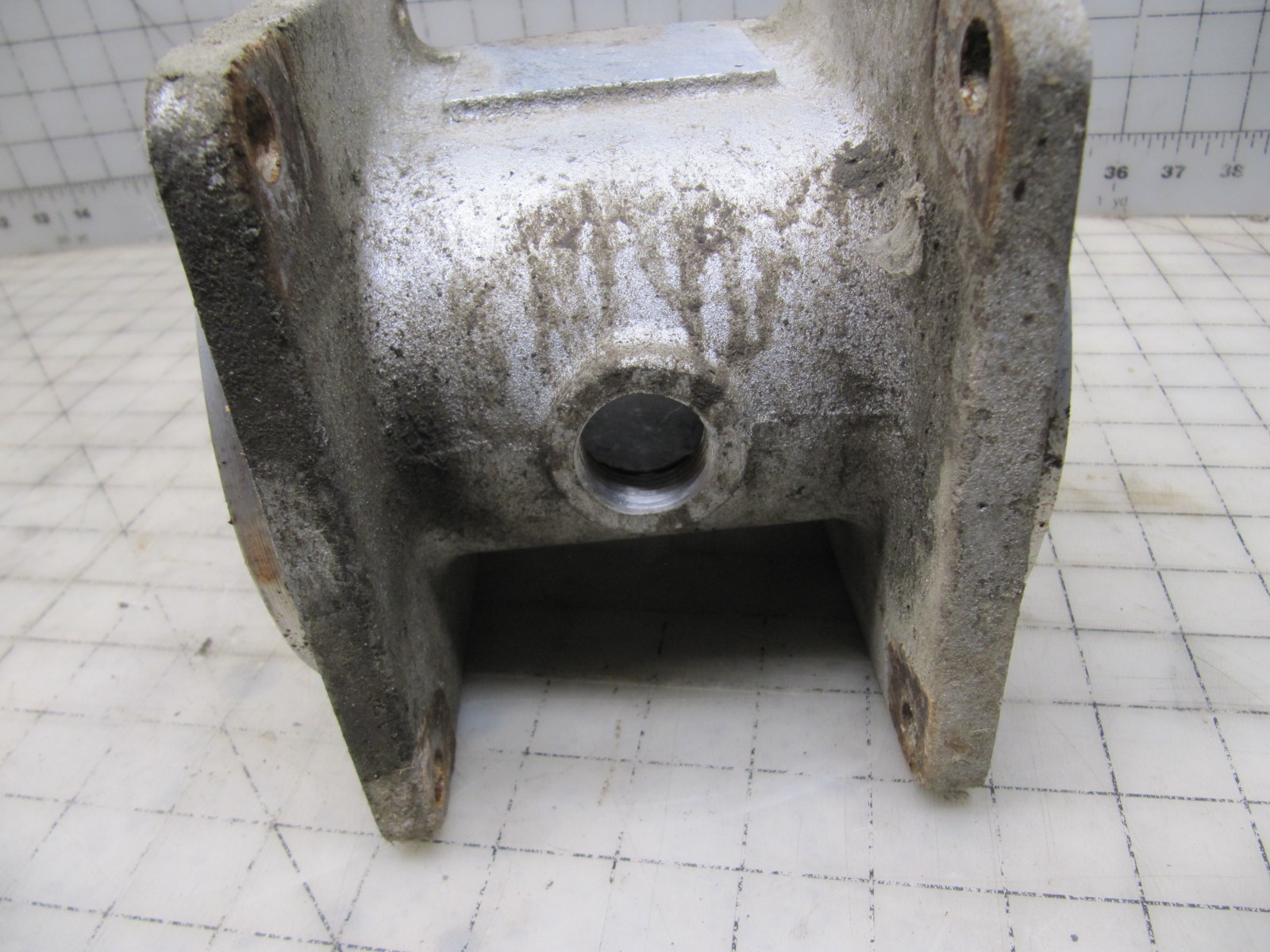 Used Warren Rupp Intermediate Bracket For Sandpiper Diaphragm Pump SB1 1/2