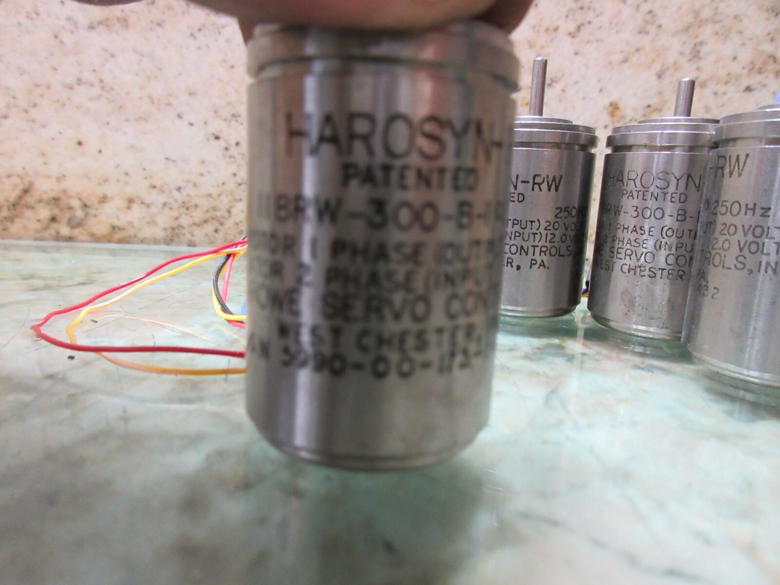 HAROSYN SYNCHRO RESOLVER BRUSHLESS MOTOR RW 11BRW-300-B-10 250HZ EACH 1