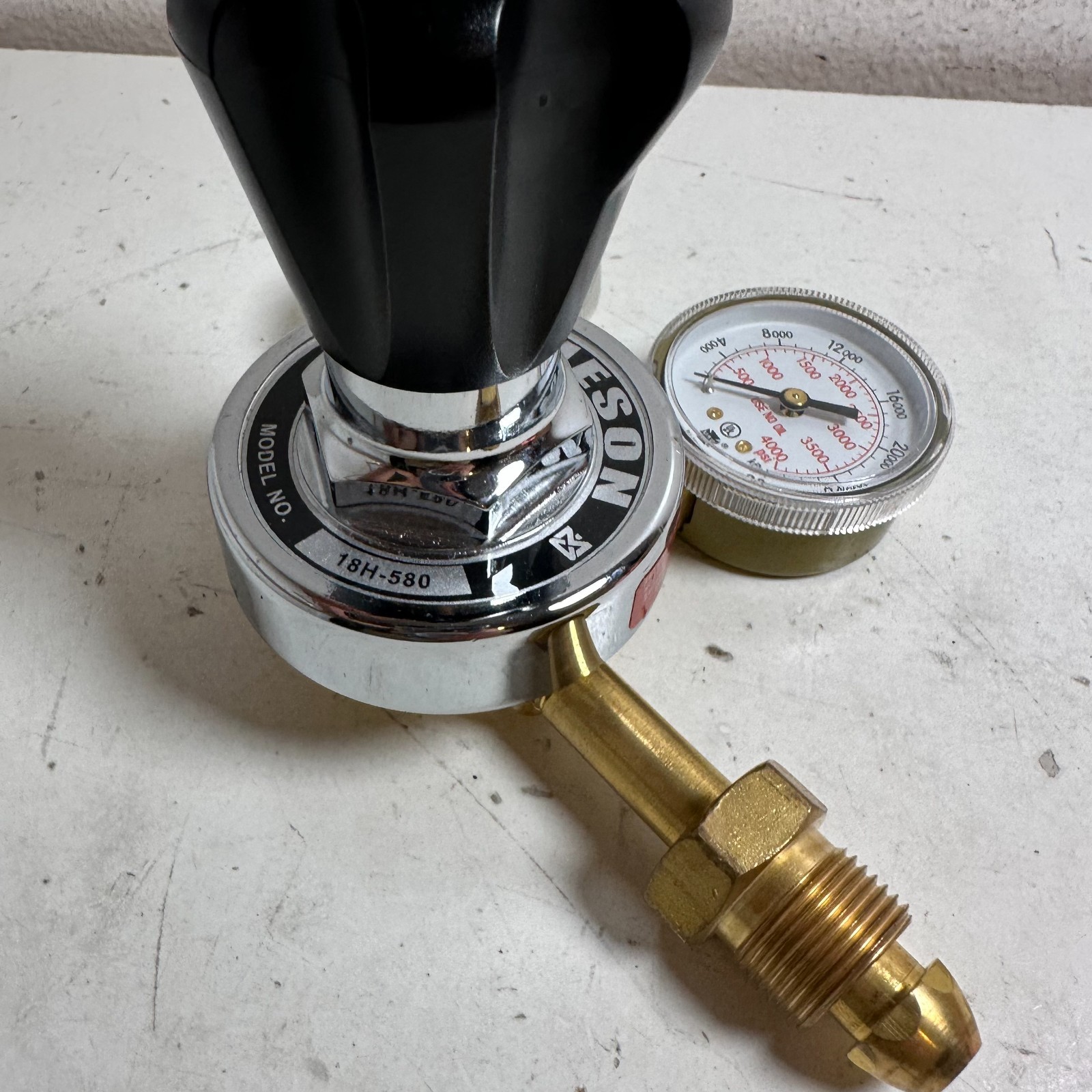 Matheson 18 Series 18H-580 3000 psi Single-Stage General Purpose Gas Regulator