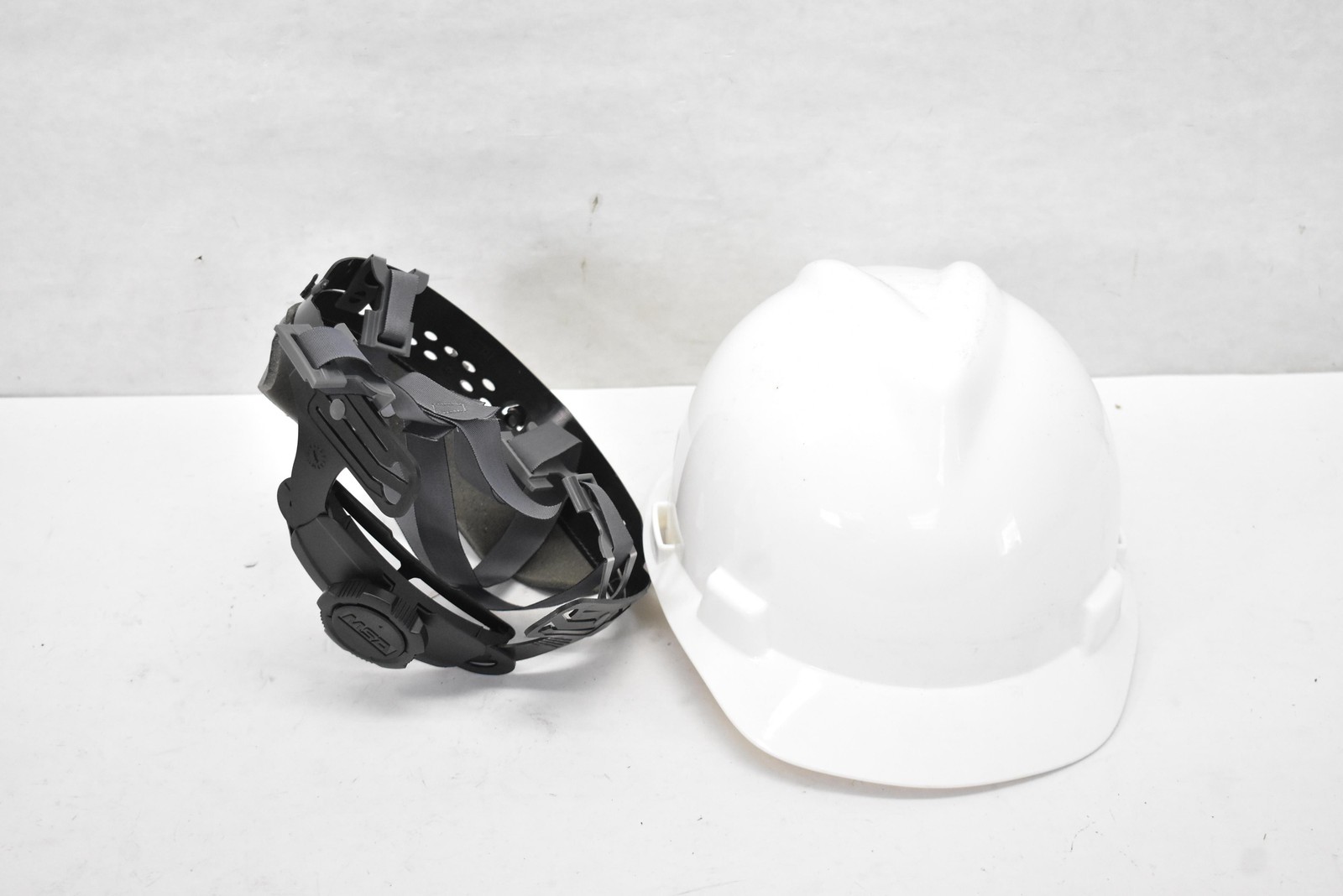 2 Pack MSA 475358 V-GARD Fas-Trac Cap STD White Hard Hat Ratchet Suspension